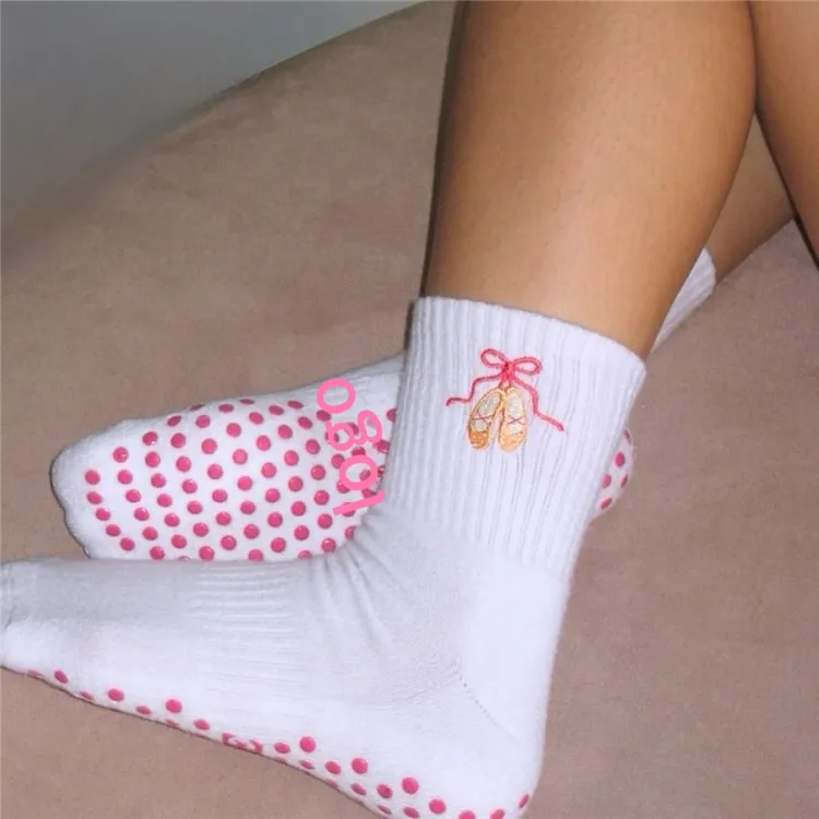 Non Slip yoga custom grip socks pilates for women breathable and comfortable white grip socks pilates custom logo
