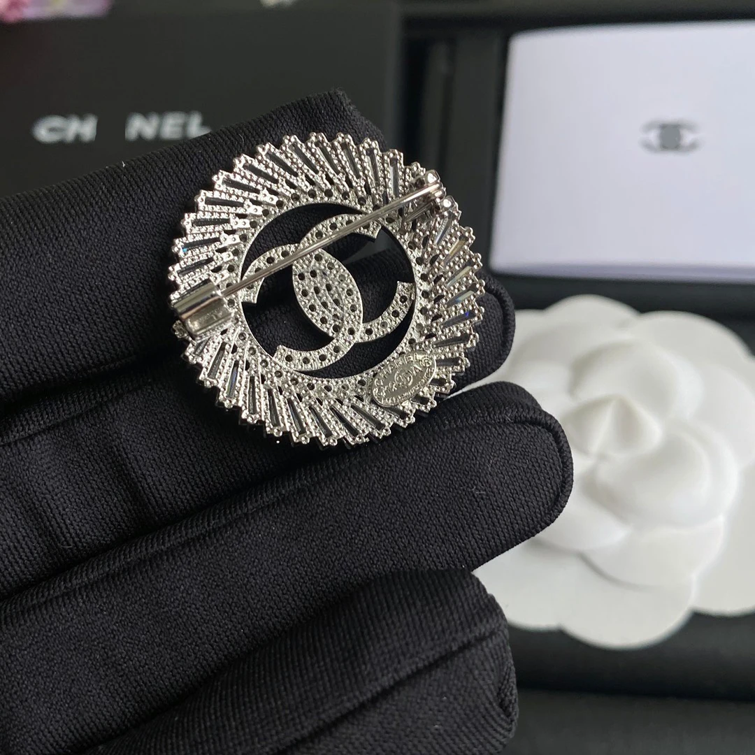 Fashion Brooch Accessories Brand High-end Temperament Pin Letter Designer Brooch