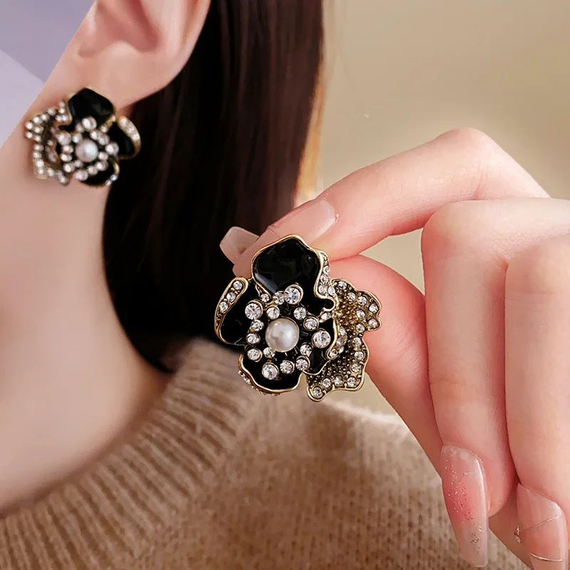 French Vintage Style Necklace with Diamonds and Dripping Oil Flower Pearl Necklace Earrings and Ring Jewelry Set