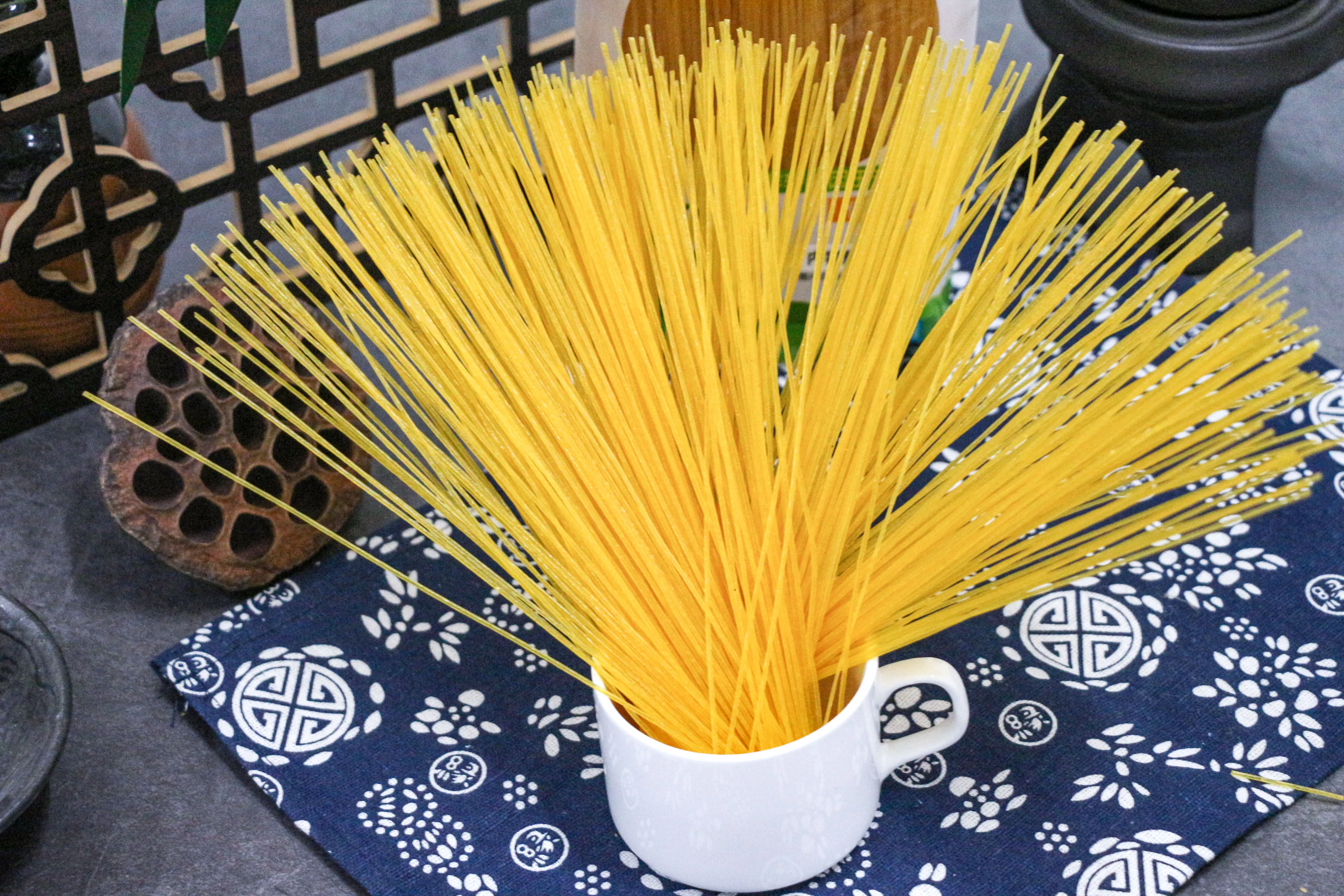 gluten free dried Corn Noodles low fat whole grain corn flour noodles.