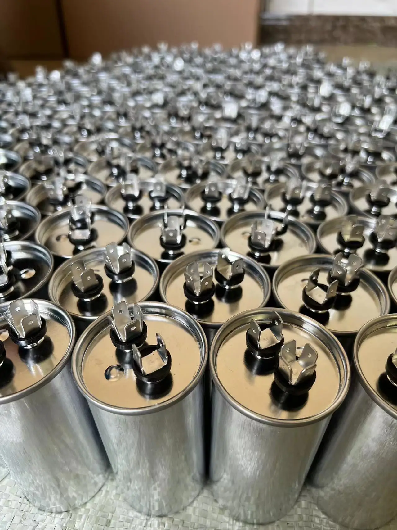 Wholesale hot selling CBB65 AC capacitor motor air conditioning accessories made in China