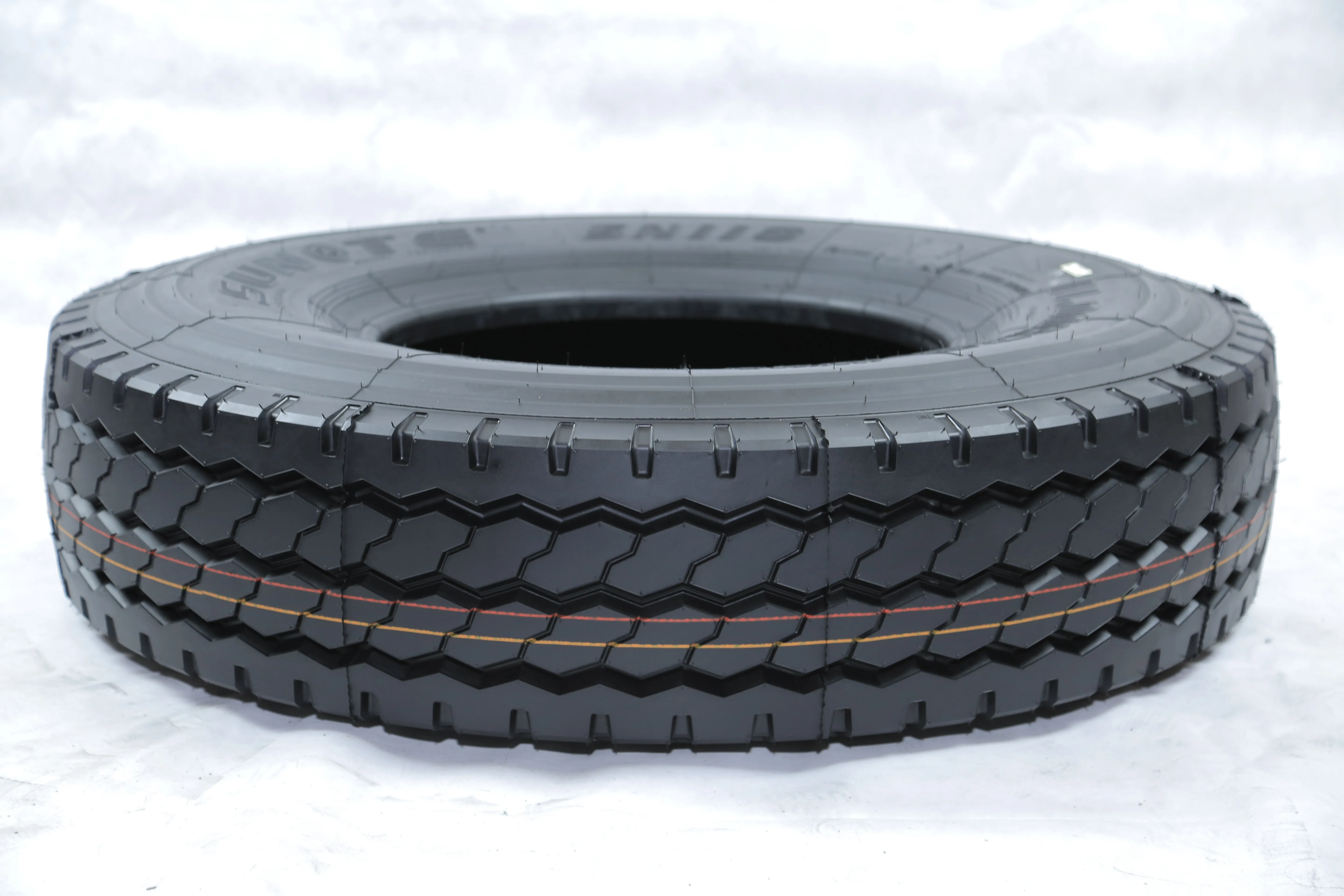 High Quality New Truck Tyre High Performance Radial Design with 18PR Ply Rating Inner Tube 1000r20