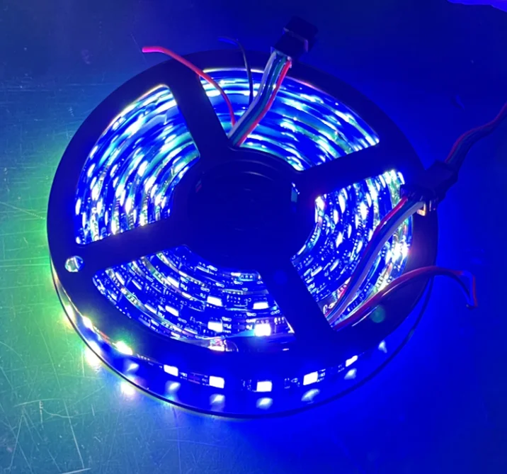 Оптовая продажа 5 В/12 В/24 В светодиодная красочная Светодиодная лента для бега с уличной водонепроницаемой полосой KTV