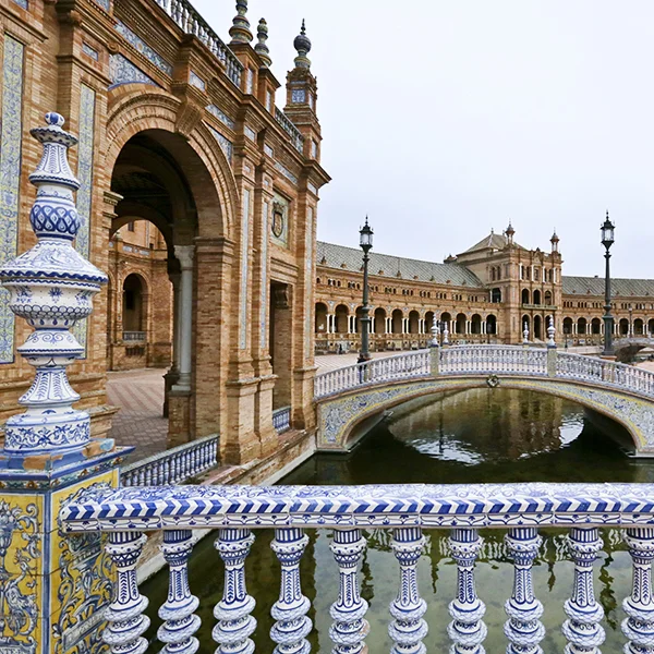 Factory custom Portuguese style railing post grouting molding under glaze blue and white painting in glaze paper decal hand post