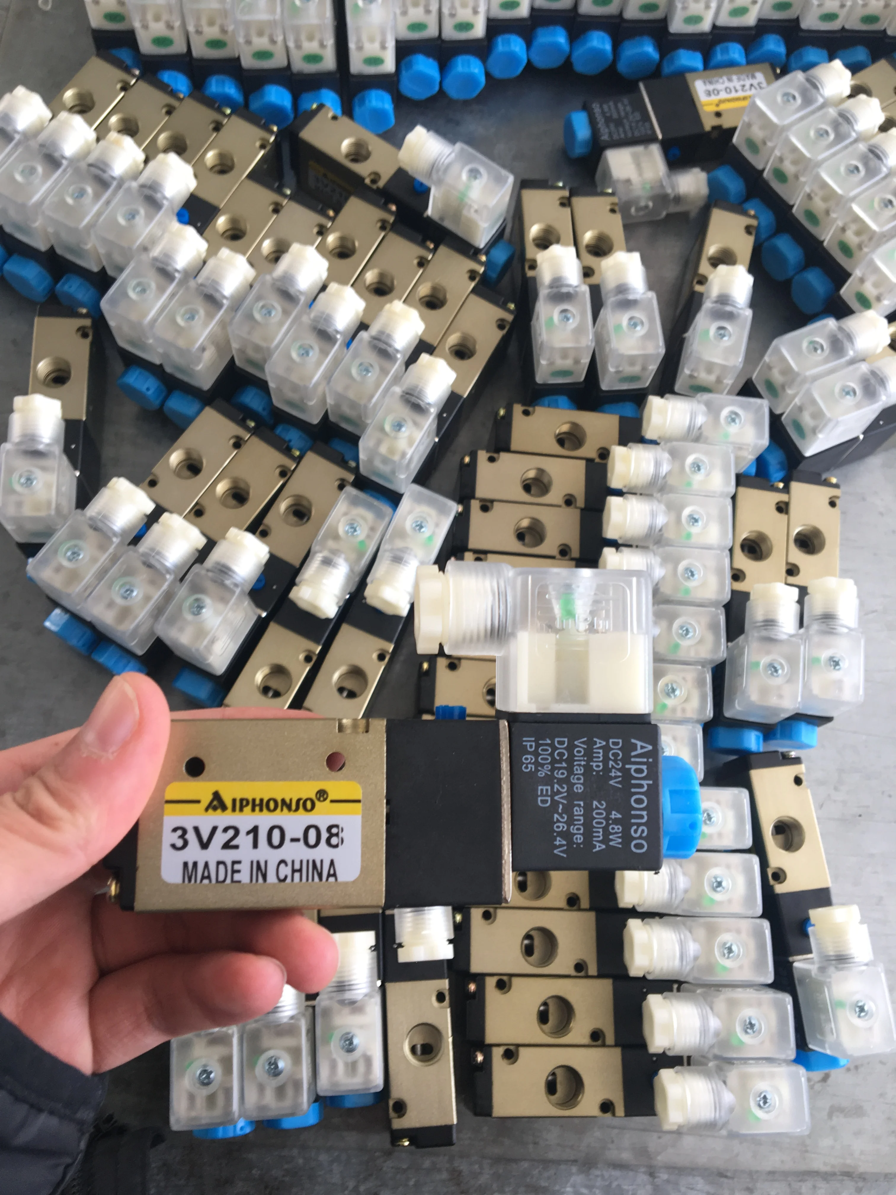 AIRTAC Type 4V210 08 DC12V DC24V AC110V AC220V solenoid control valve