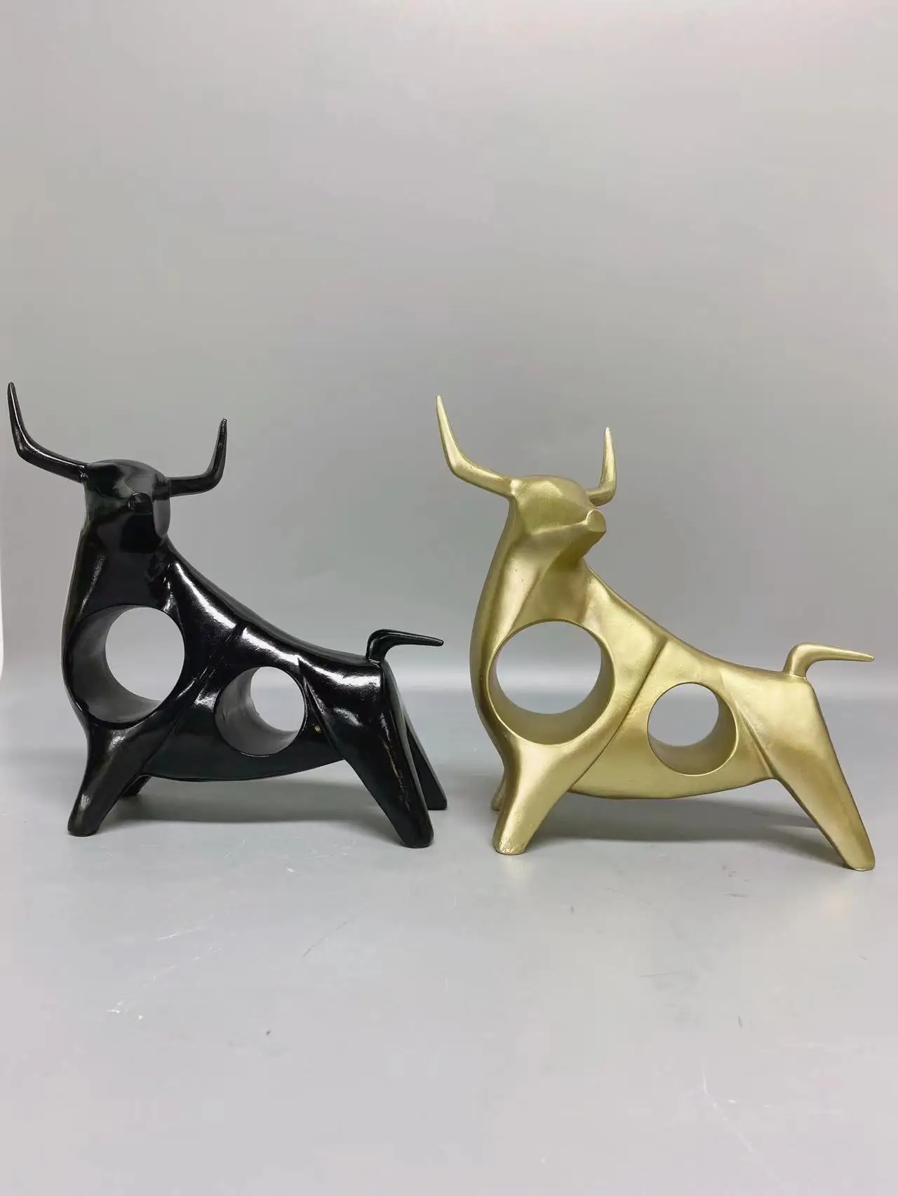 Hot Sale Resin Desktop Gold Bull Figurine home decoration