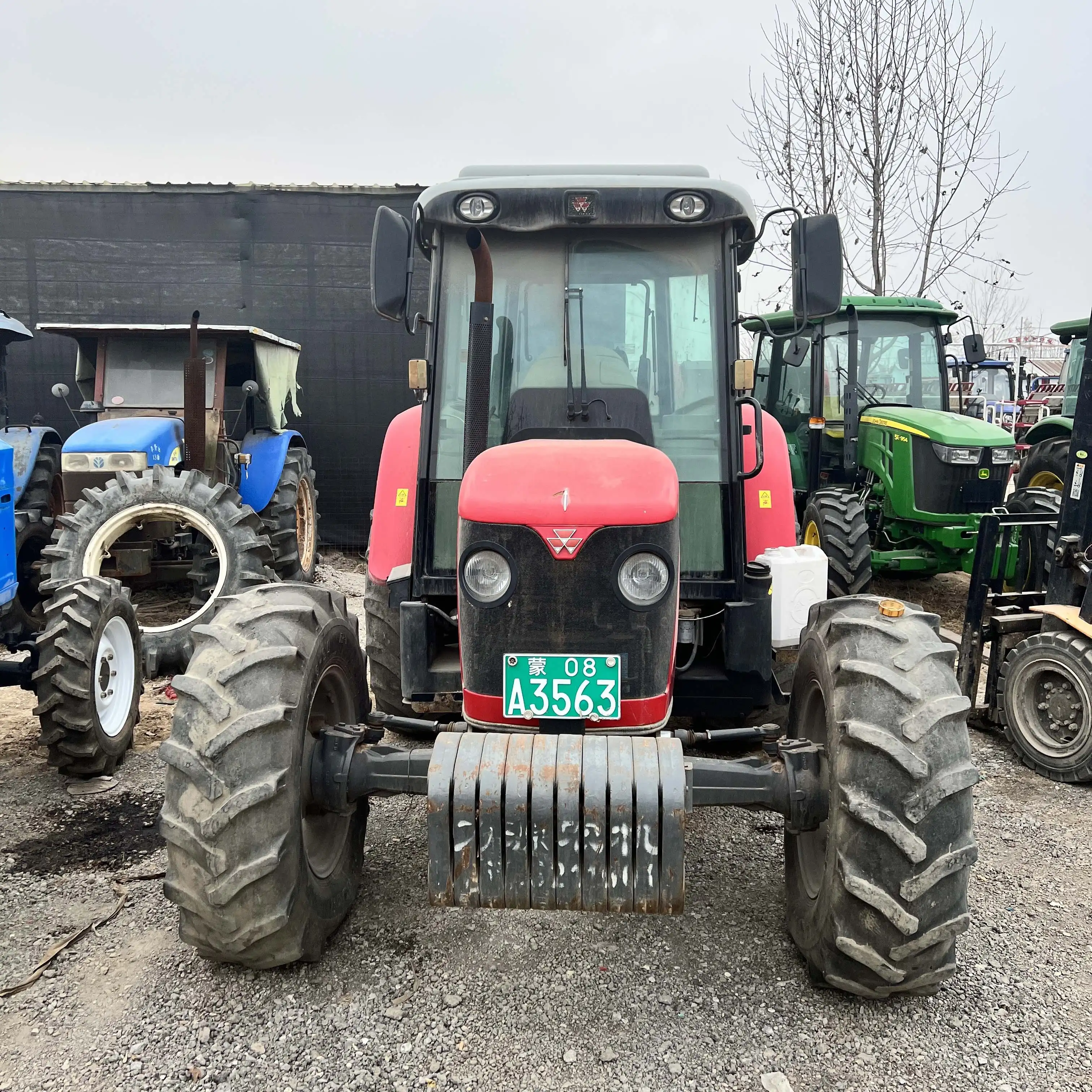 Дешевый и высококачественный сельскохозяйственный трактор 120HP MF1204 massey