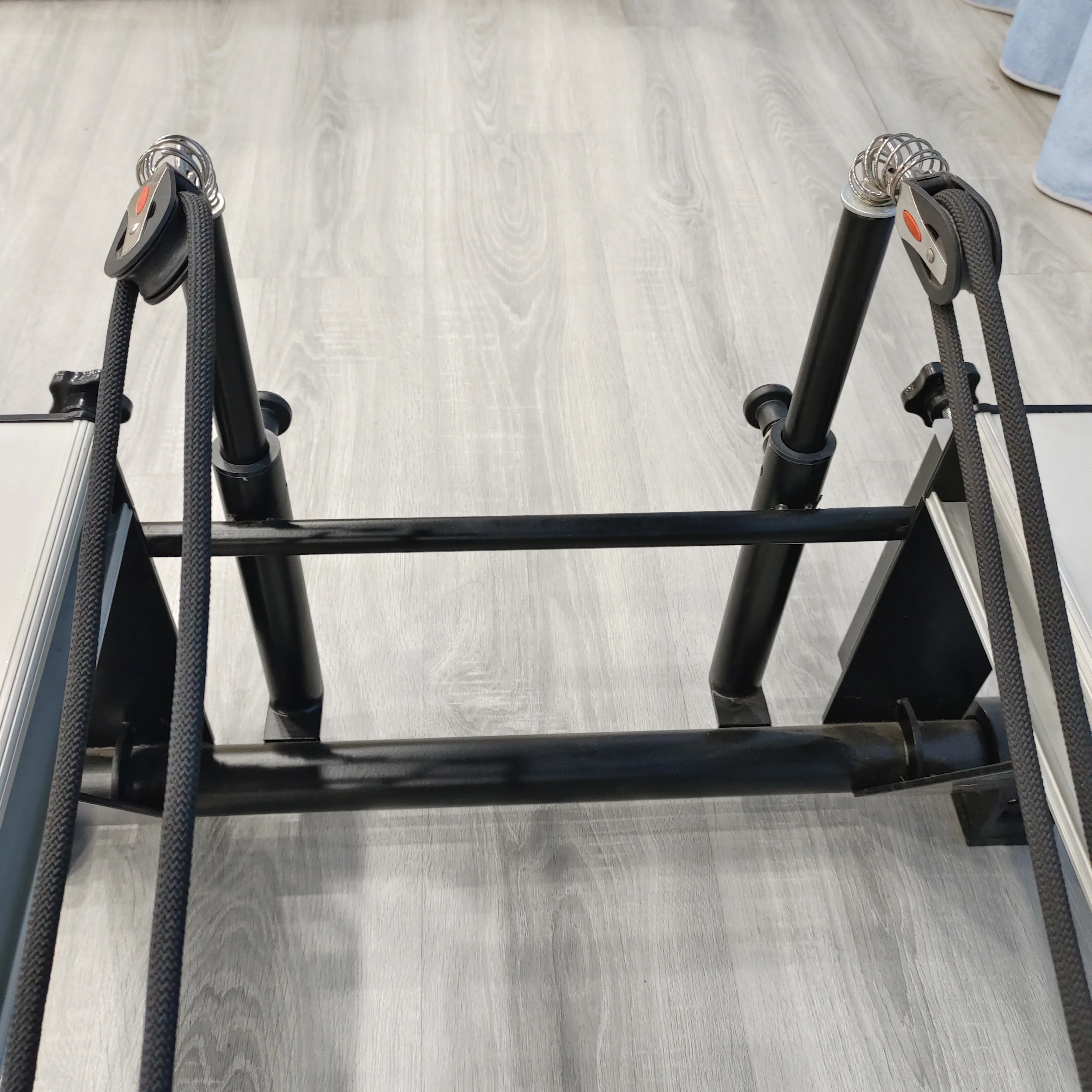 VOG-PL025A Commercial machine Pilates Reformer With Tower trapeze Aluminum Pilates Reformers Half Tower