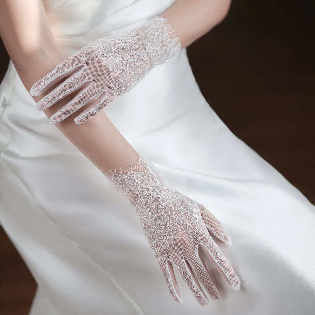 WG062 Exquisite Wedding Bridal Short White Gloves Tulle Lace Finger Wrist Brides Bridesmaid Gloves Women Marriage Accessories
