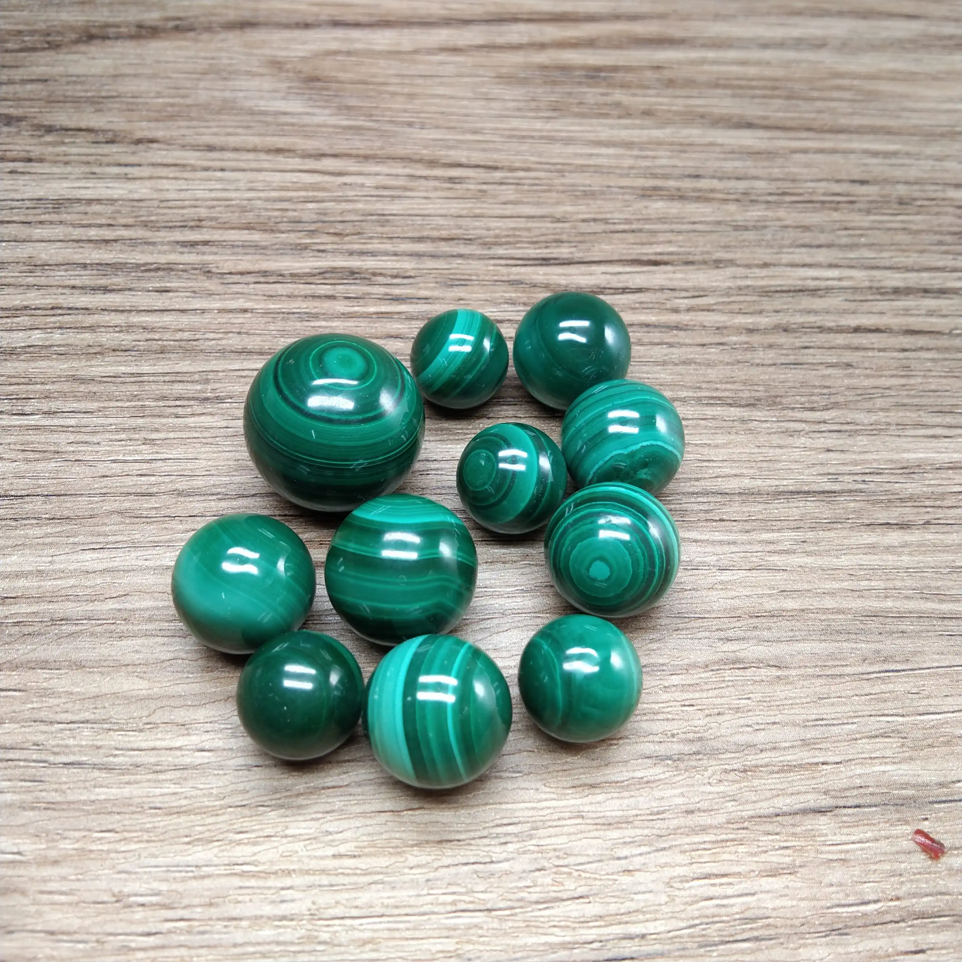 
Wholesale Natural Malachite Crystal Sphere Polished Malachite Ball For Decoration 