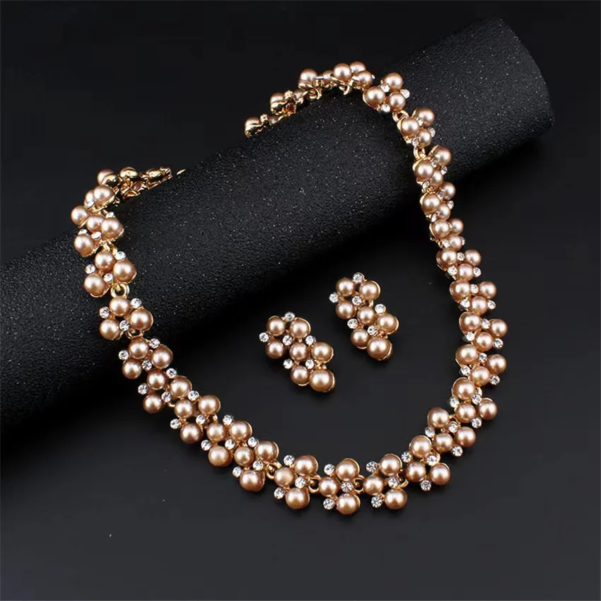 The new pearls are light and luxurious for a niche audience alloy necklace earrings jewelry set