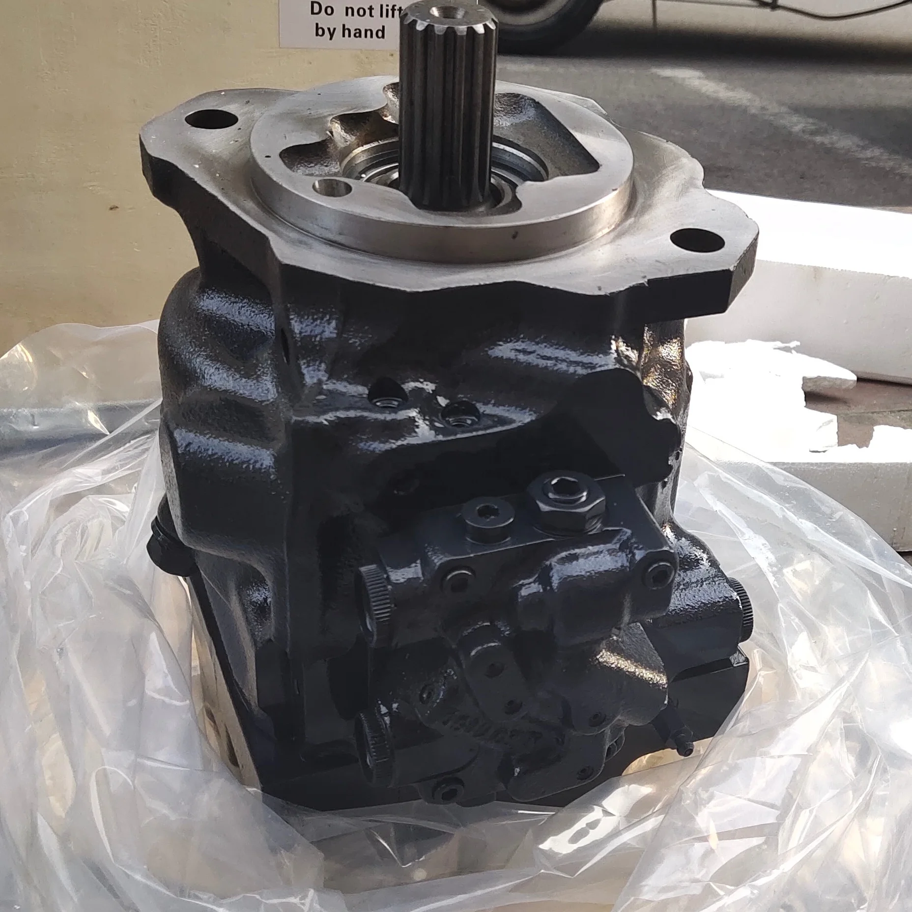 WB97 hydraulic pump assy 708-1U-00161 708-1U-00164  708-1U-00160  WB97R-5 MAIN PUMP 708-1u-01165 708-1U-00162