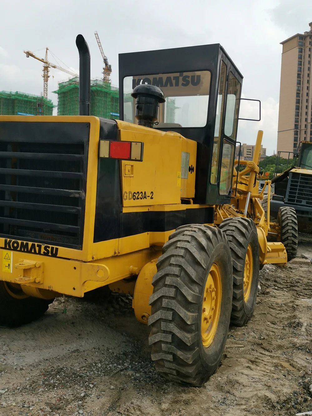 Б/у автогрейдер Komatsu GD623