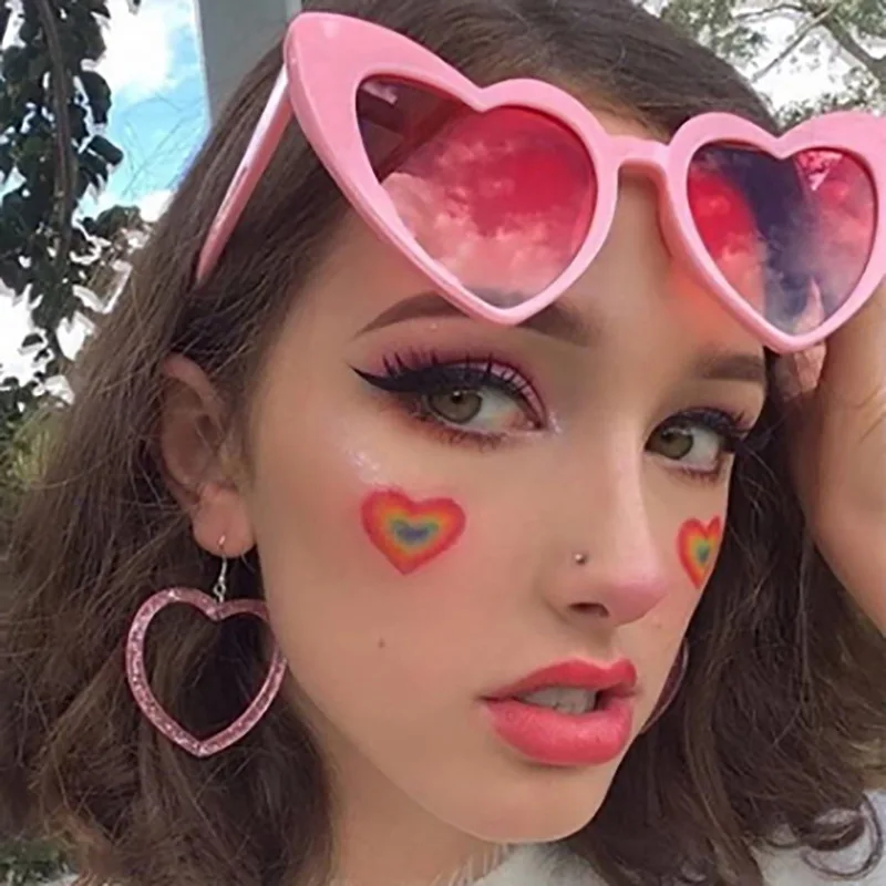 Colorful Pink Heart Sunglasses Women Brand Designer Sun Glasses Female Love Heart Gradient Shades Glasses