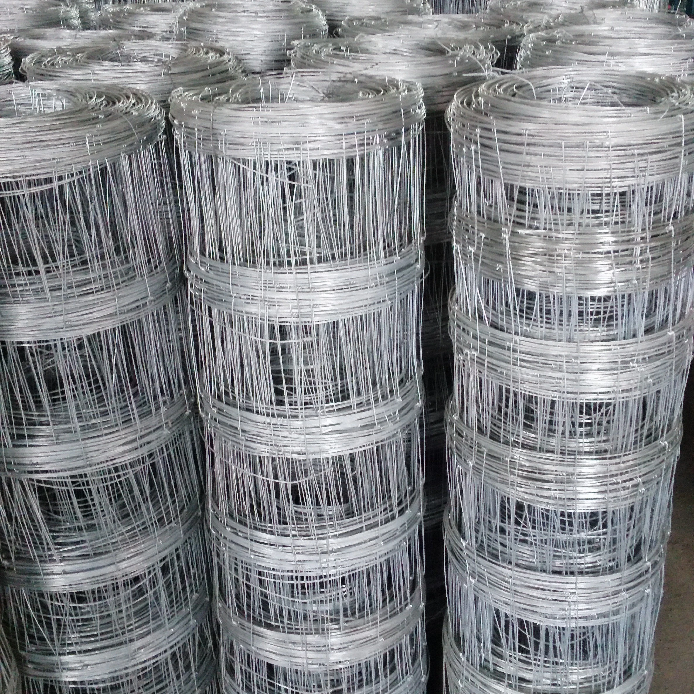 ECO FRIENDLY Galvanized Sheep Livestock Wire Mesh Rolls Security Farm Horse Cattle Field Fence for Fixed Knot Deer