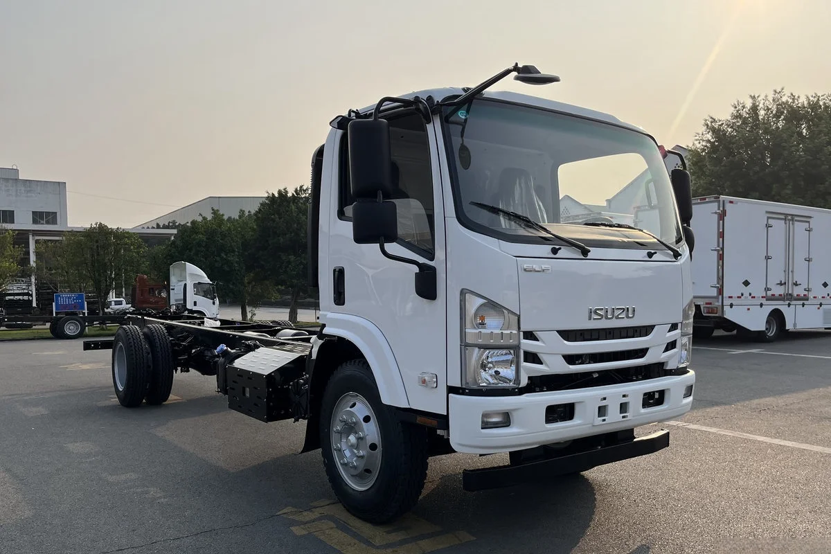 Isuzu 700P Used Light Cargo Cheap Price Power Van Truck Fence 3 Tons Truck 6 Ton Truck Head Cargo Mix 260 EURO 6 Left 4X2
