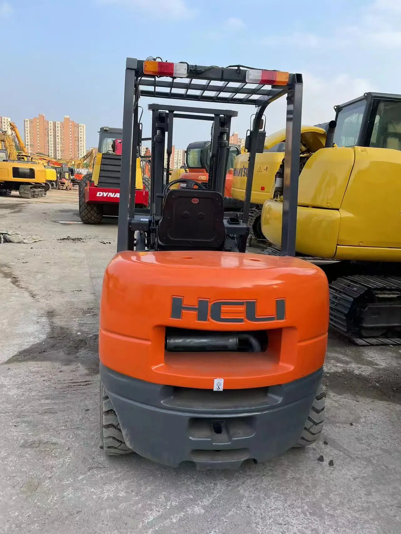 Used 3.5 tons Chinese brand Heli 35 forklift with strong engine diesel Heli 35 forklift with less working hours