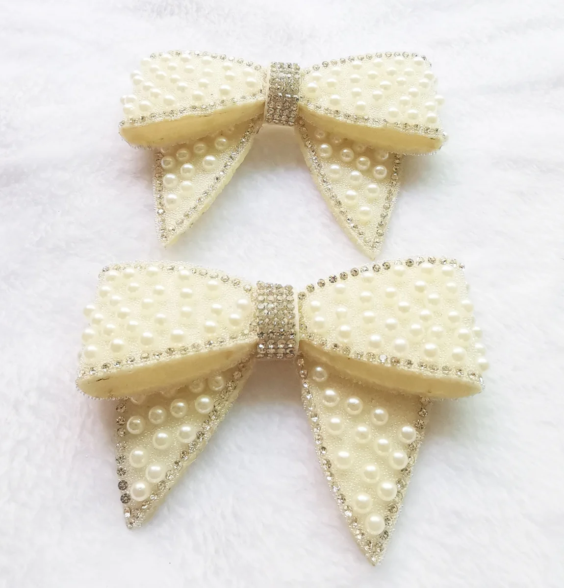 9cm white plastic beads bowtie with white grade A crystal glue on shoes upper as decoration hot selling