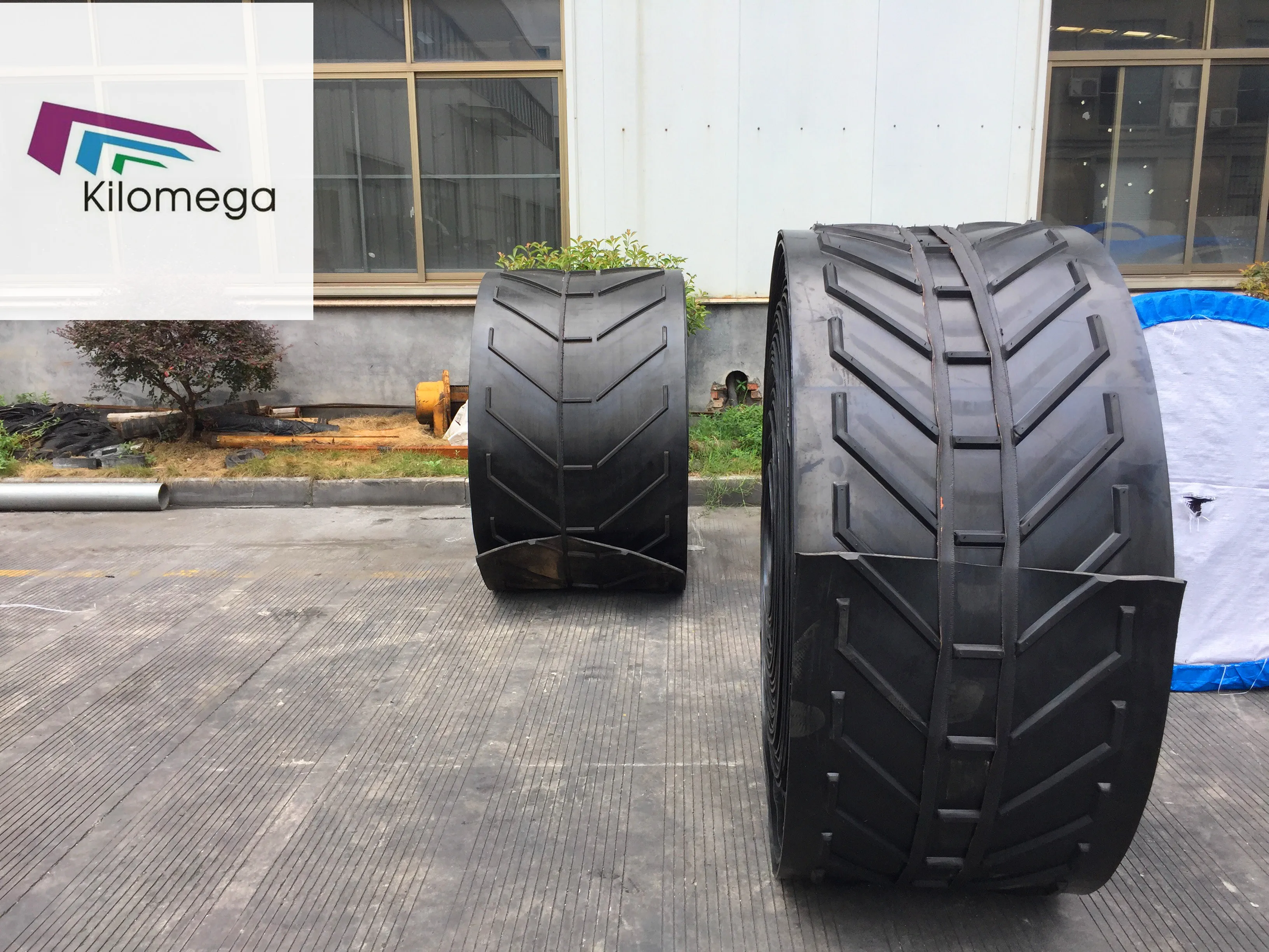 6mm-25mm Height Anti Slip Cleated V Type Chevron Patterned Conveyor Belt best price