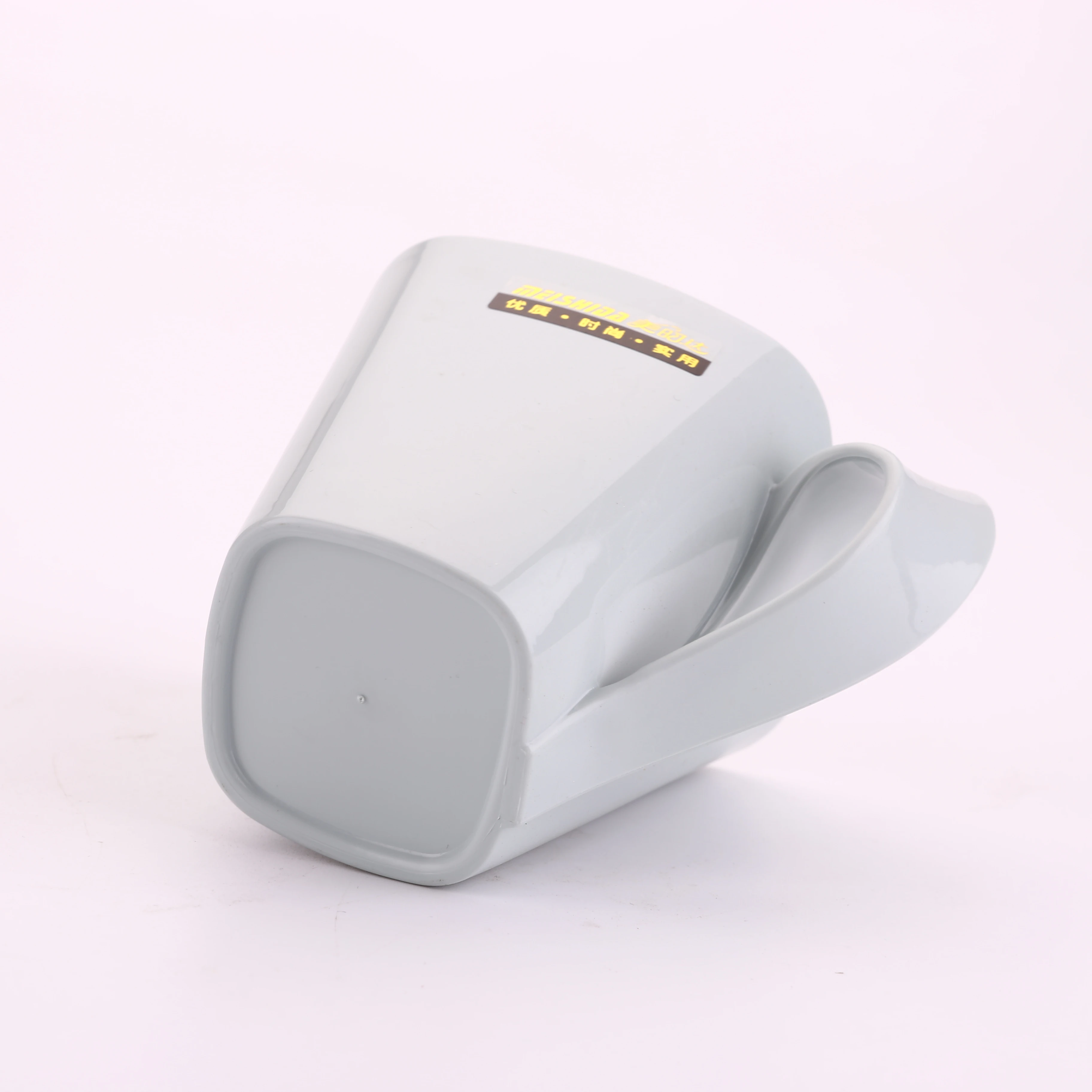 Portable Premium Durable Material Travel Mouth Cup Mini Square Plastic Tooth Brush Cups And Towel