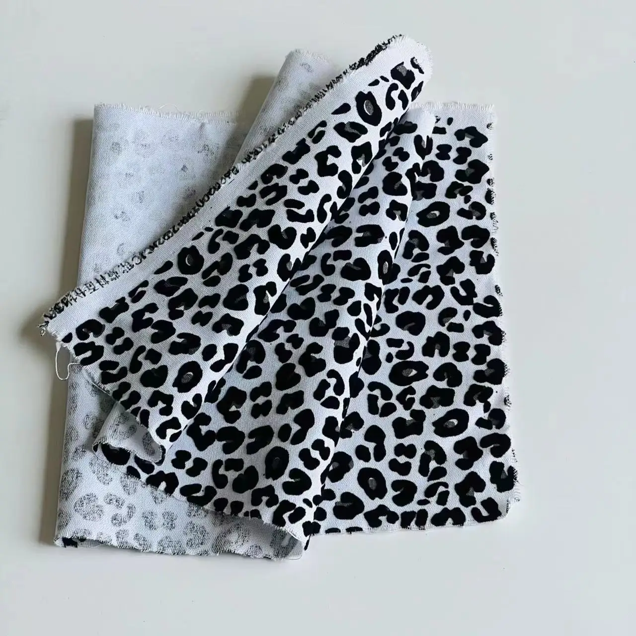 Fashionable leopard pattern flocked cotton canvas fabric for canvas bag drawstring bag