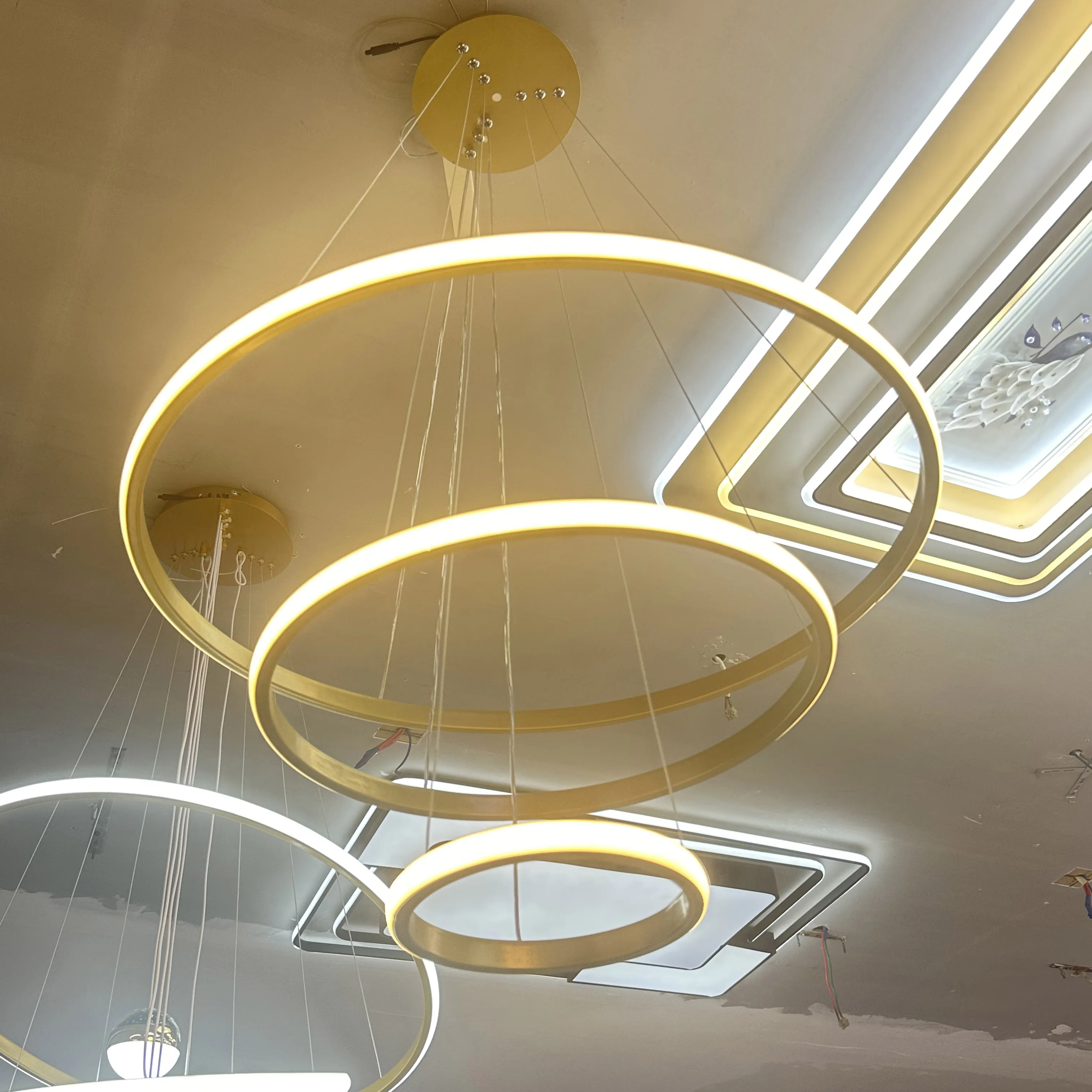 lustre Led Adjustable 3 4 5 Circle Crystal Modern Ceiling Lighting Fixture 3 Color Dimmable Pendant Chandelier for Dining Room