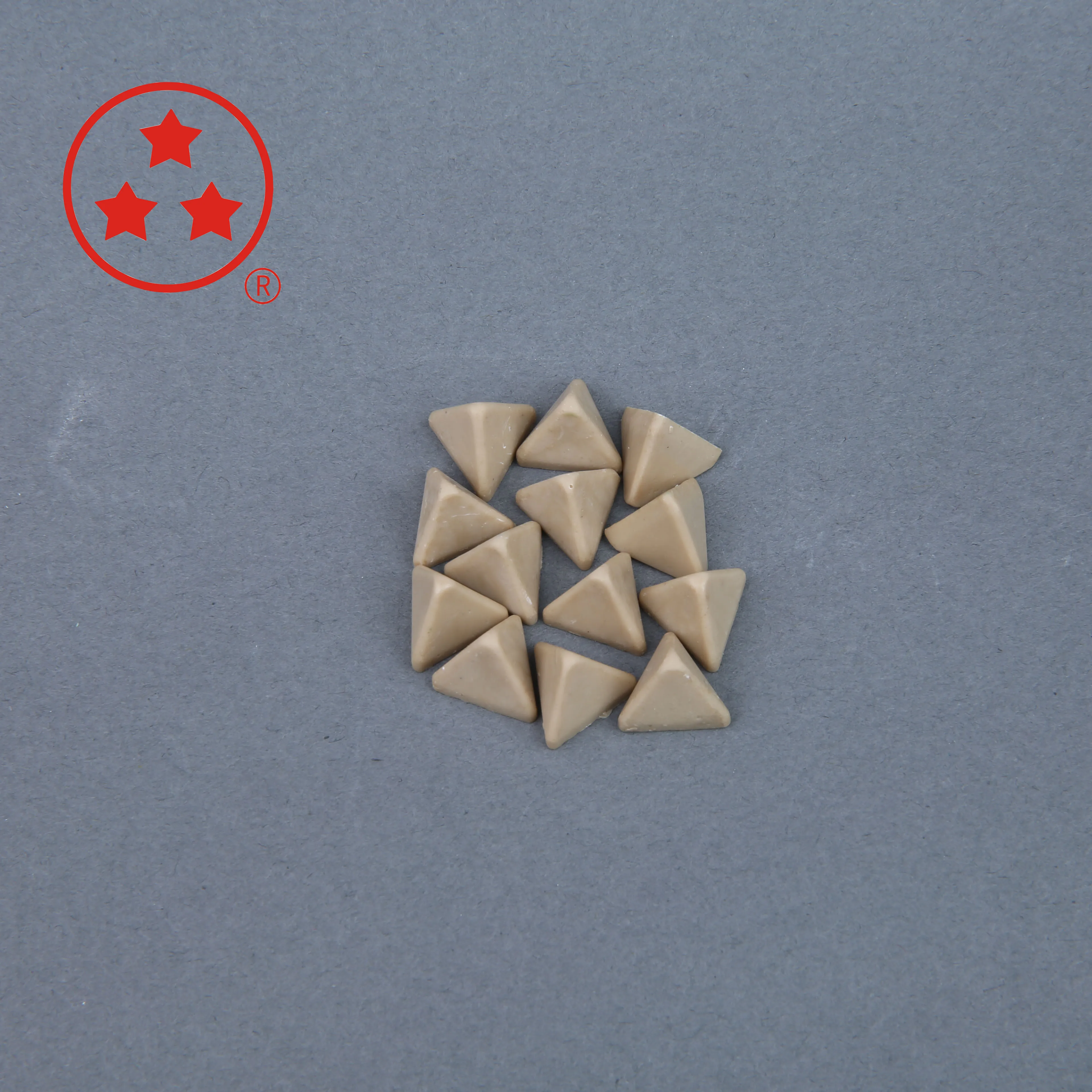 Абразивные материалы для удаления заусенцев и обработки кромок, пластмассовая среда