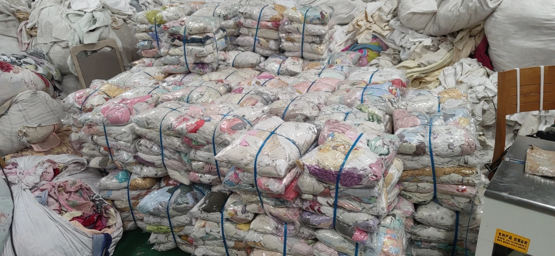 Cut Colored Sheeting Rags 100% Cotton Bed Sheets Painter Rags Star Rate Sheeting Textile Waste Recycled Cotton Cloth