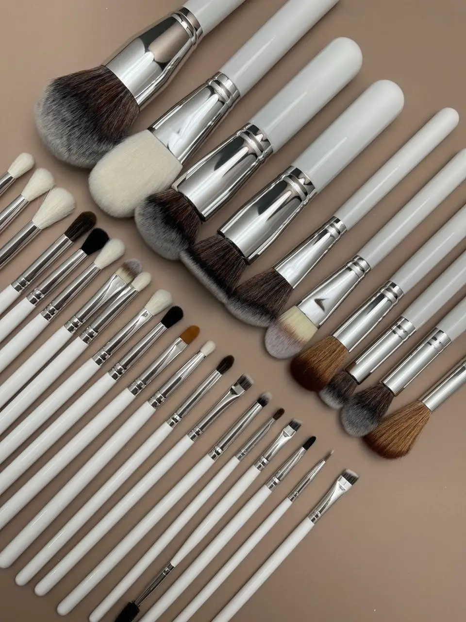 HMU Rich Stock Custom Logo Cosmetics Make Up Brush Sets Bulk Wholesale White Wooden Handle Cosmetic Makeup Brush With Own Logo