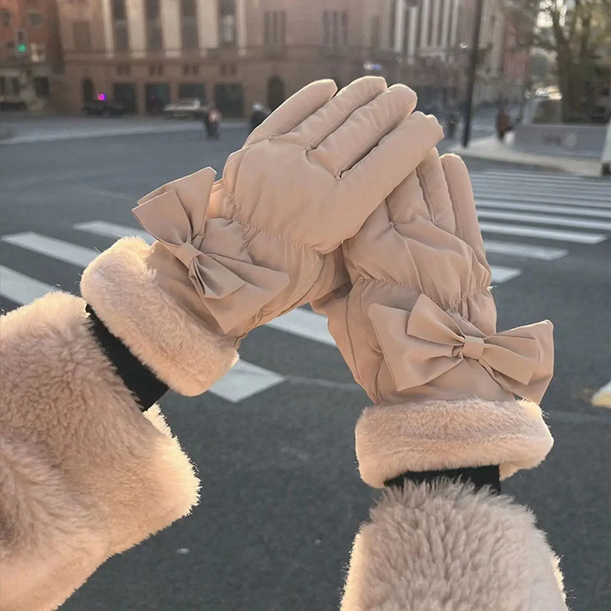 Custom winter solid color thickened women gloves bow design outdoor windproof riding gloves waterproof gloves