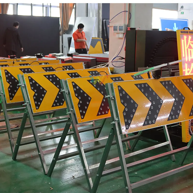 Solar Powered Trailer Mounted  Led Arrow Board With Stand Yellow FlashingTraffic Guide Light Traffic Arrow Board