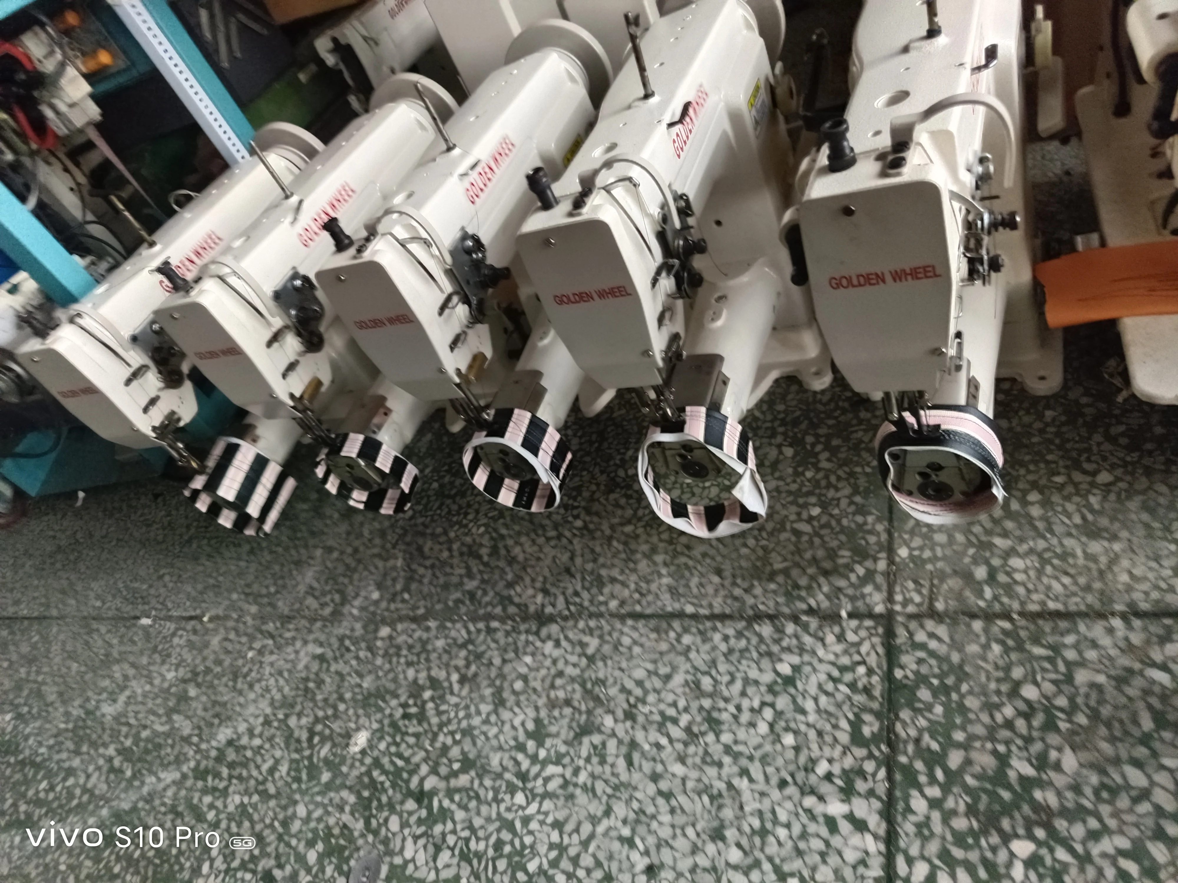 Best Price Golden Wheel CS-8243 Single Needle Cylinder Cart Interlocking Sewing Machine for Thick Material