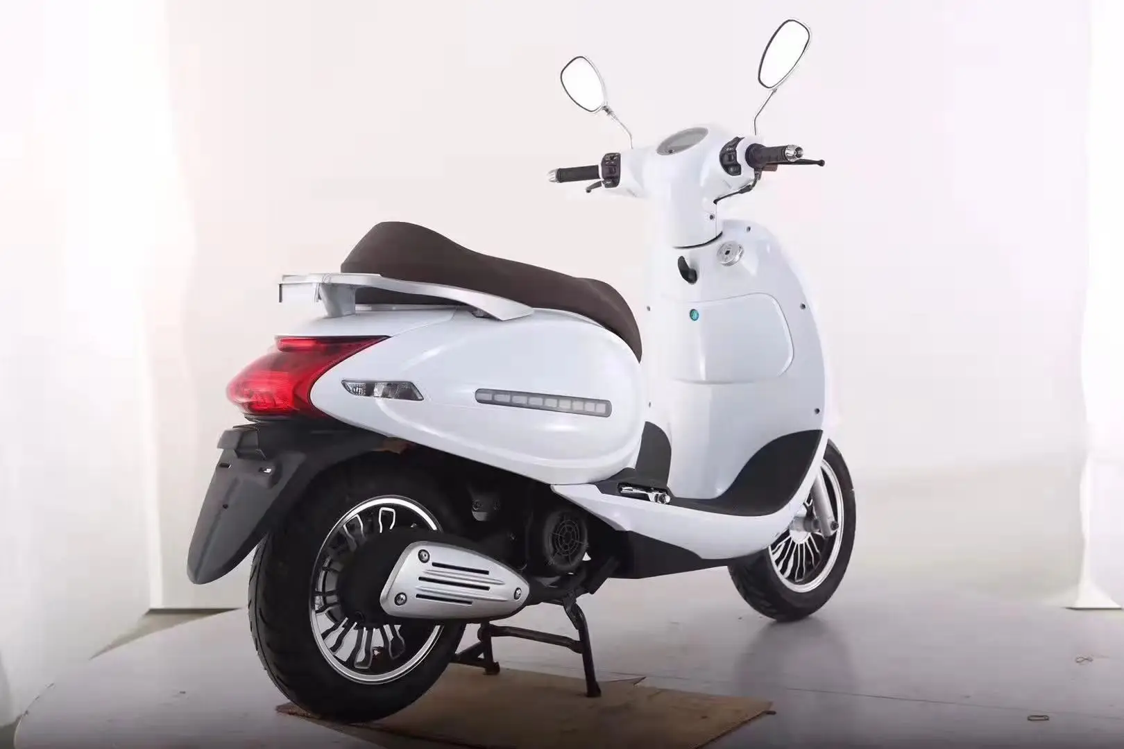High Quality China Manufacture RTM-Dragon 2000w Electric Mobility Scooter