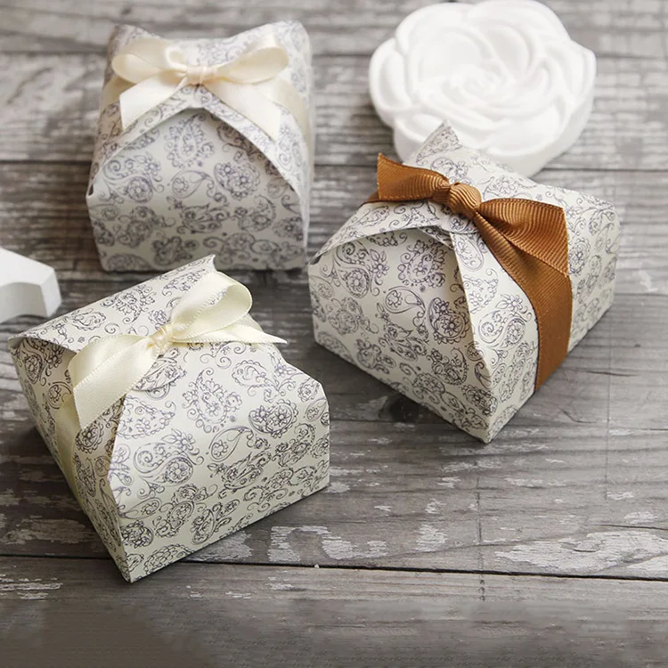 Fashionable customized exquisite packaging love lucky cute chocolate candy wedding invitation gift box for birthdays gift