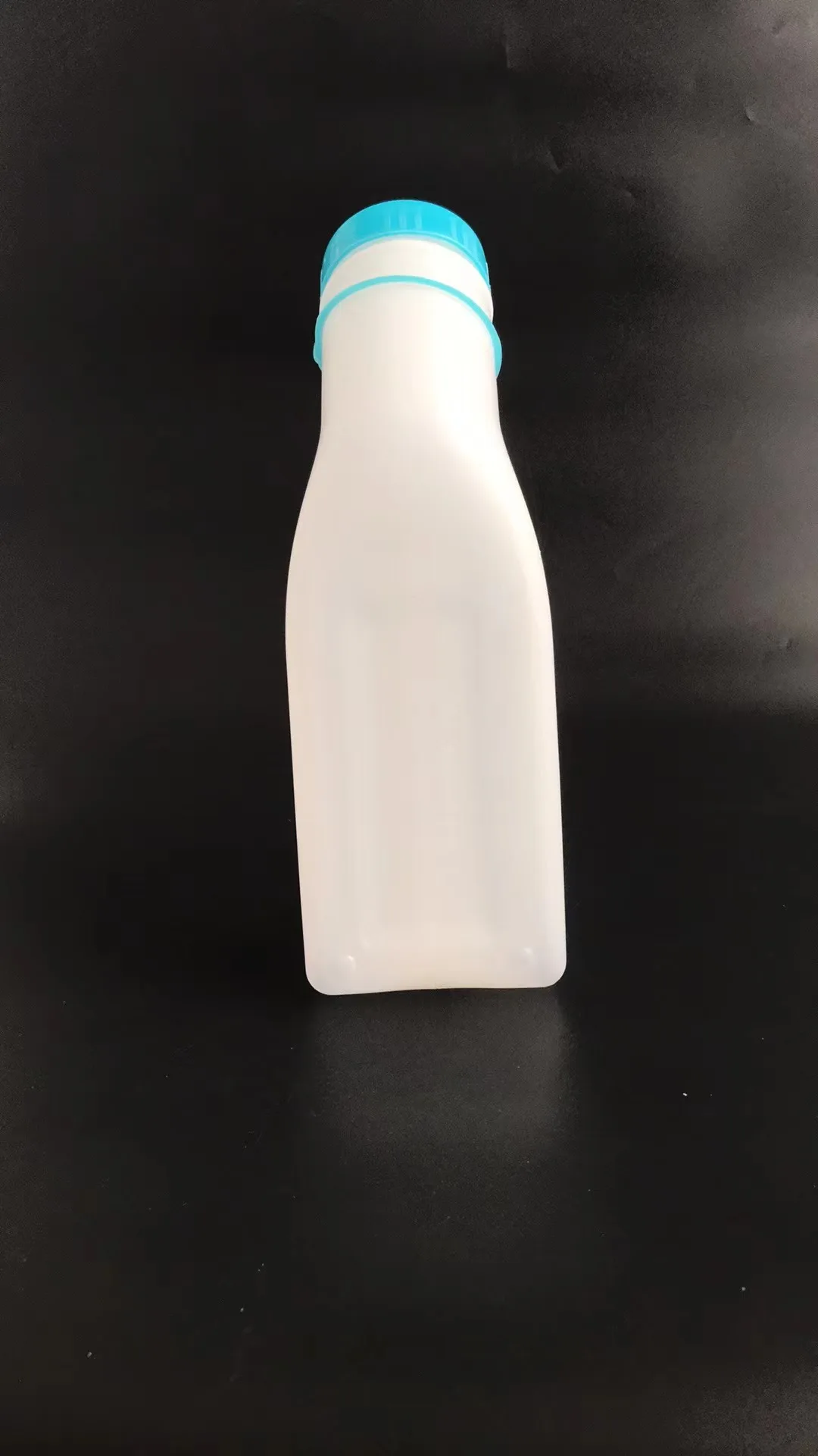 1000ml Portable Men and Women Urinals Plastic Urinal Bottle with Hanging Lid portable toilet for car