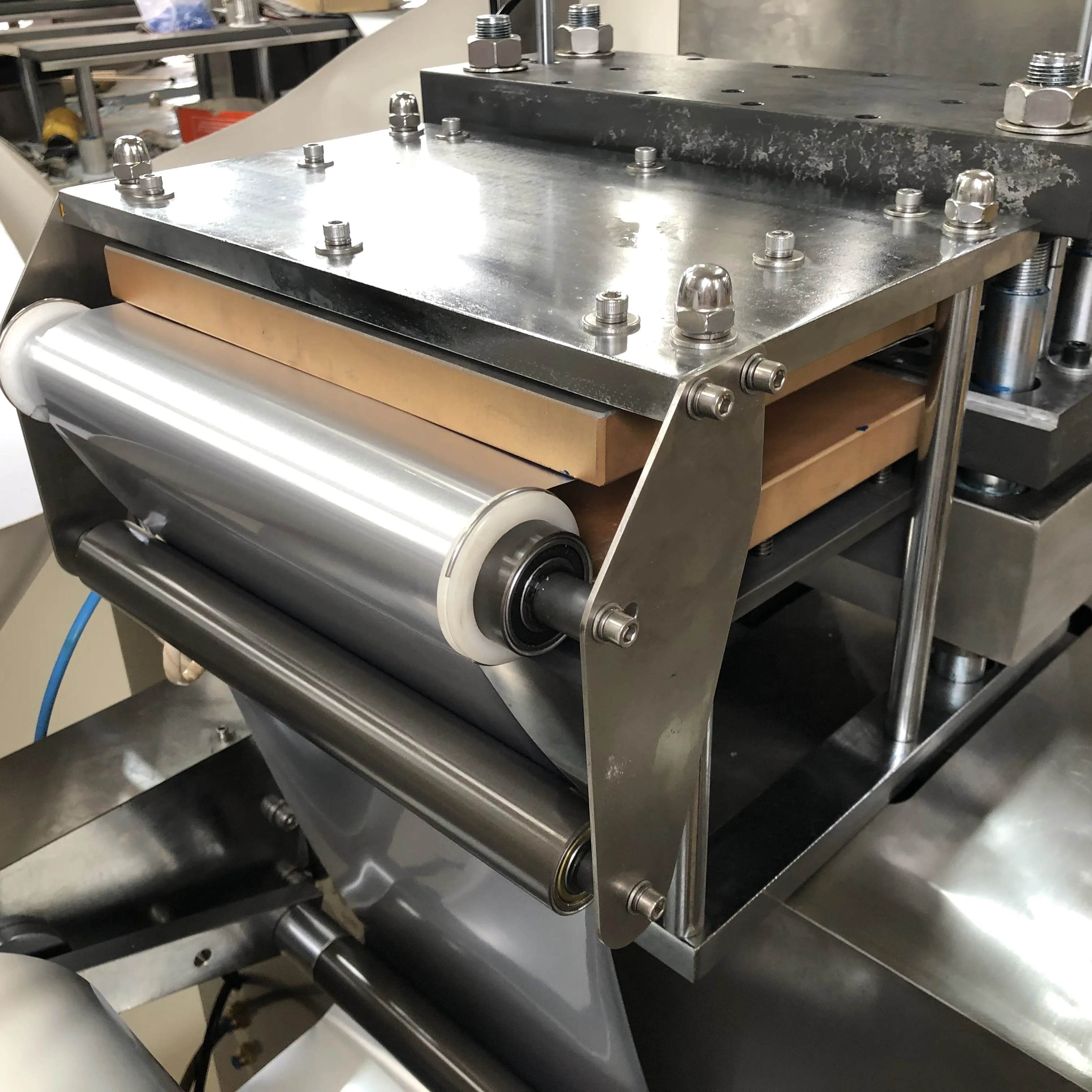 DPP-250 automatic blister packing packaging machine for producing candy sweets food blister packs