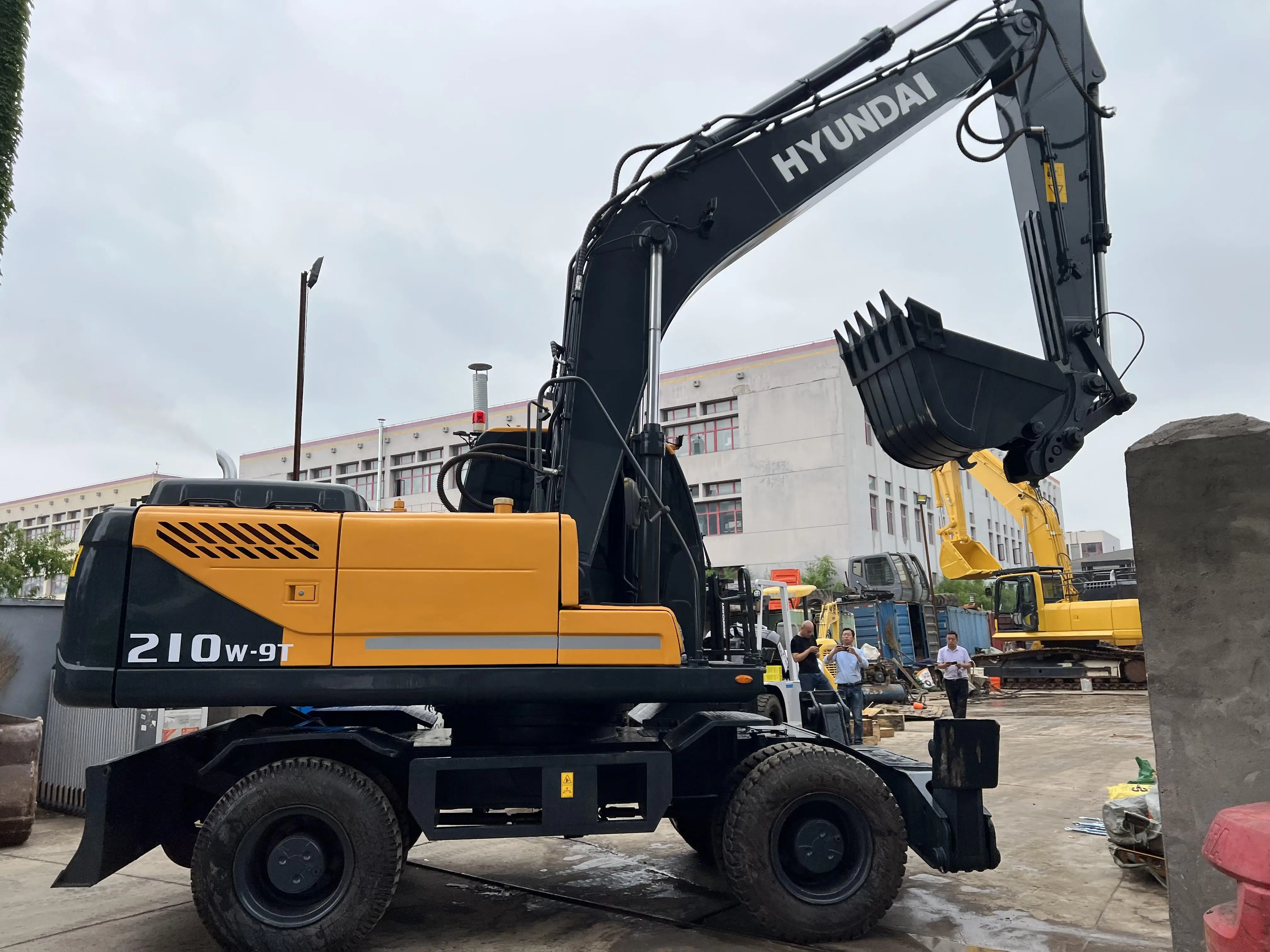 21 tons of Hyundai 210W-9T used wheel excavator for sale