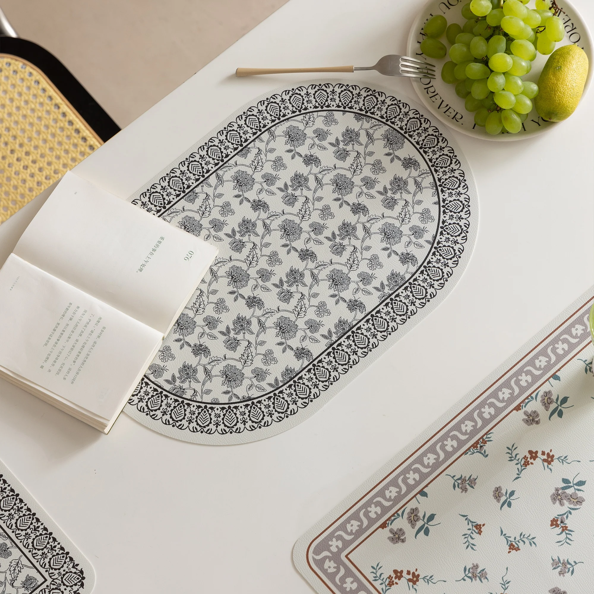 Low MOQ Modern Printed Floral Pattern PVC Placemat Waterproof Anti-scratch Home Decoration Tablemat