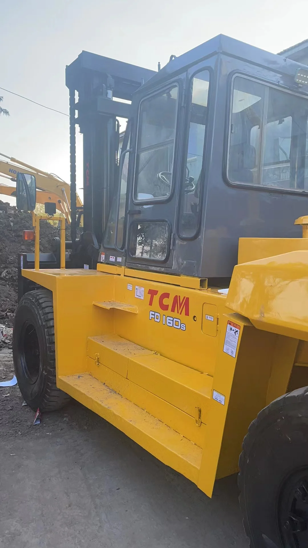 Используемый дизельный вилочный погрузчик TCM FD160 16 тонн используется для продажи в Шанхае/FD160