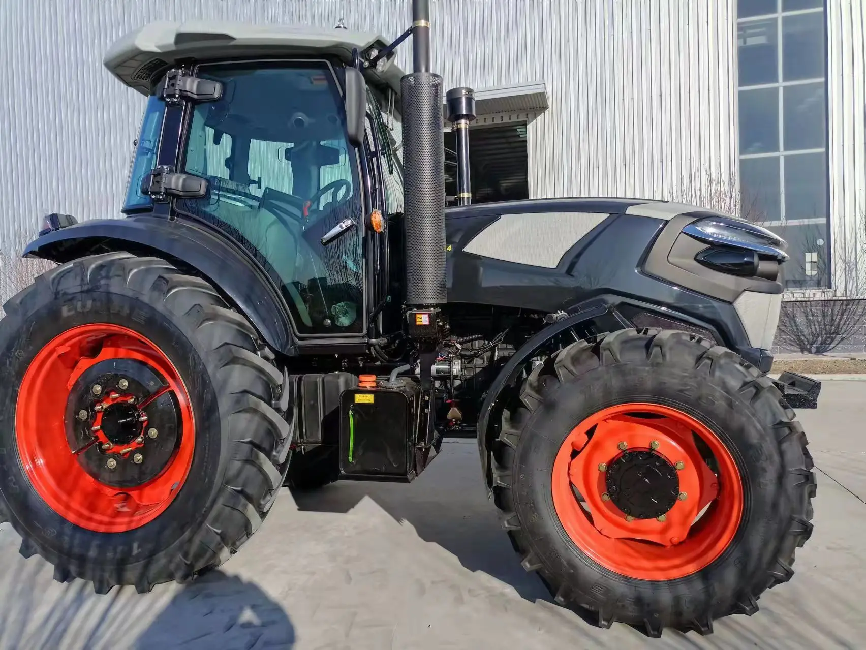 YTO Weichai tractor, Lovol agricultural four-wheel four-wheel drive tractor