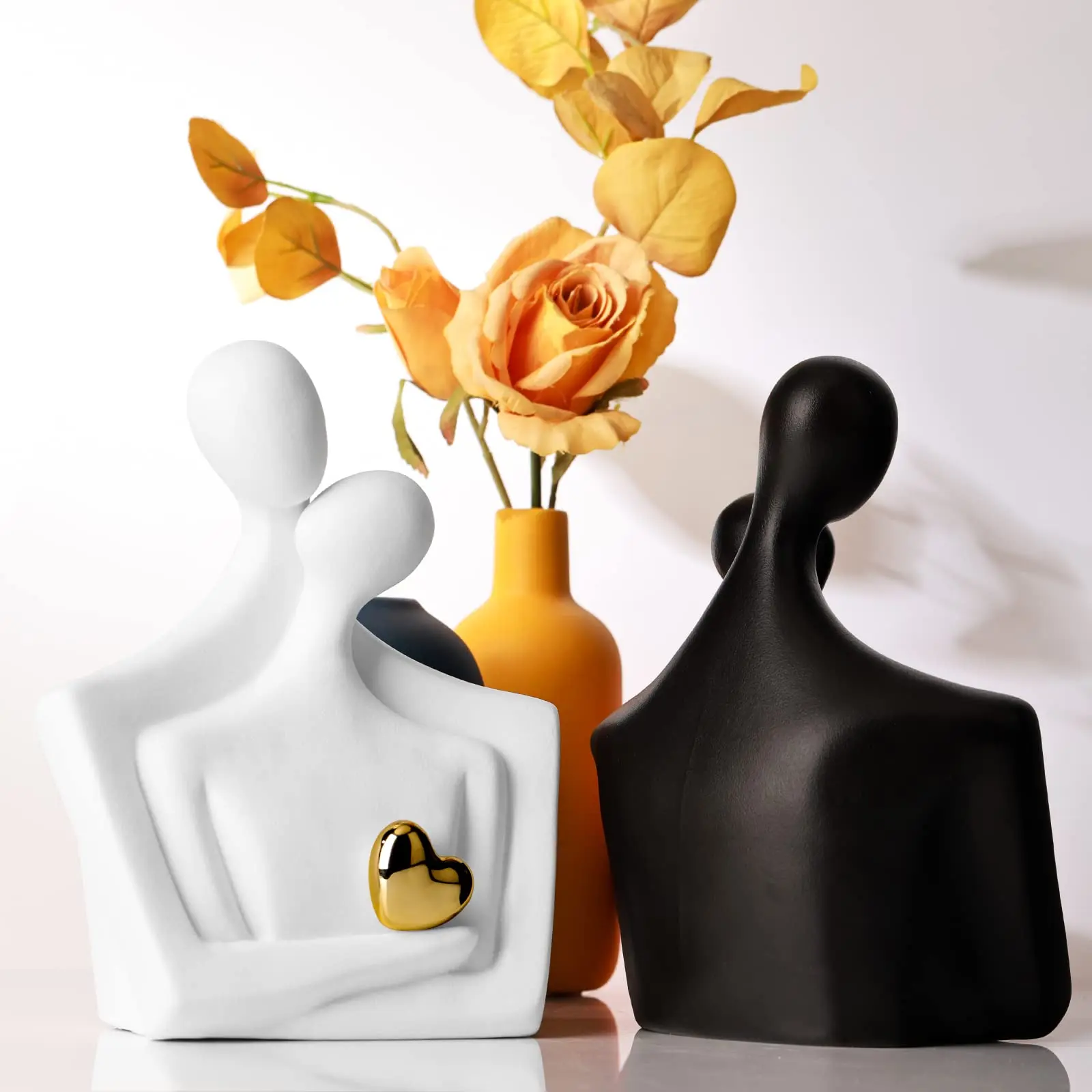 Figure Statue for Home Decorations Gold Heart Figurine Hugging Couple Living Room Decorations Office Decor Abstract Figurines