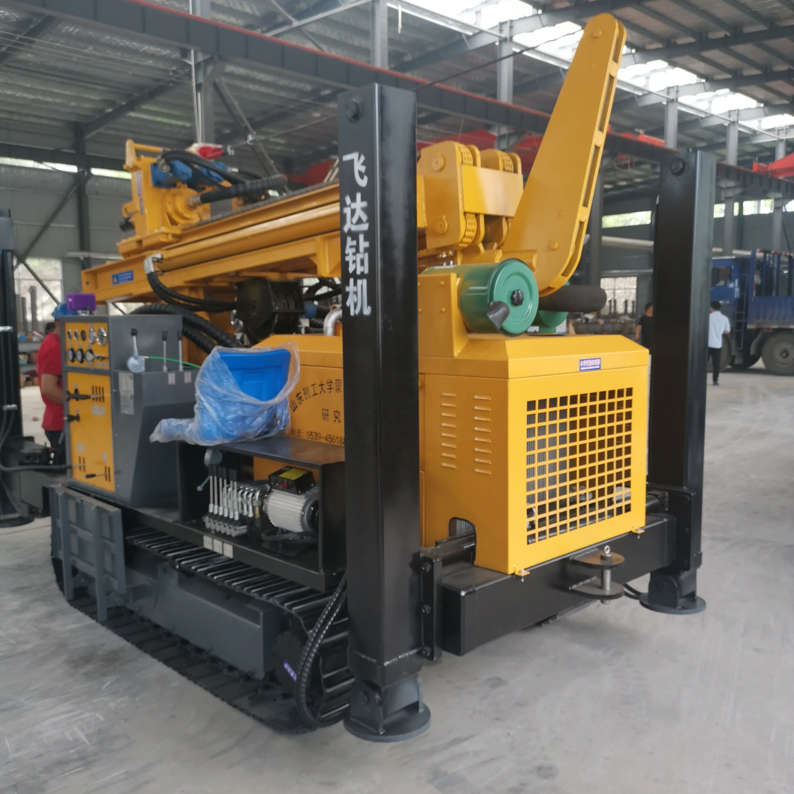 Лучшие китайские поставщики, Высококачественная портативная водяная электрическая буровая установка гусеничного типа FY300