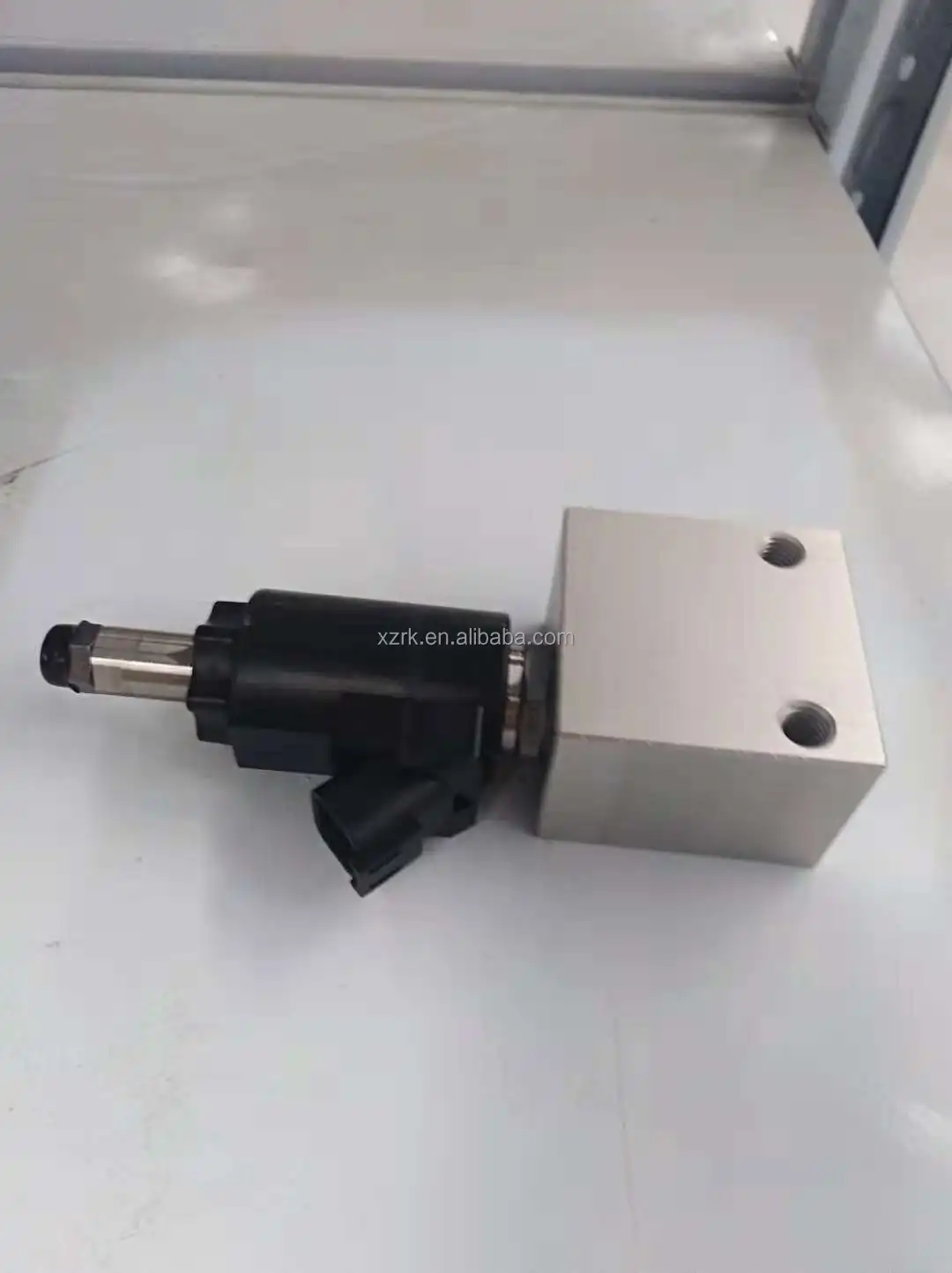 Excavator Fan Pump 14533419 14616529 14616530 Hydraulic Cooling Fan Solenoid Valve EC210 EC210B EC240B EC290B EC360B Fan Pump