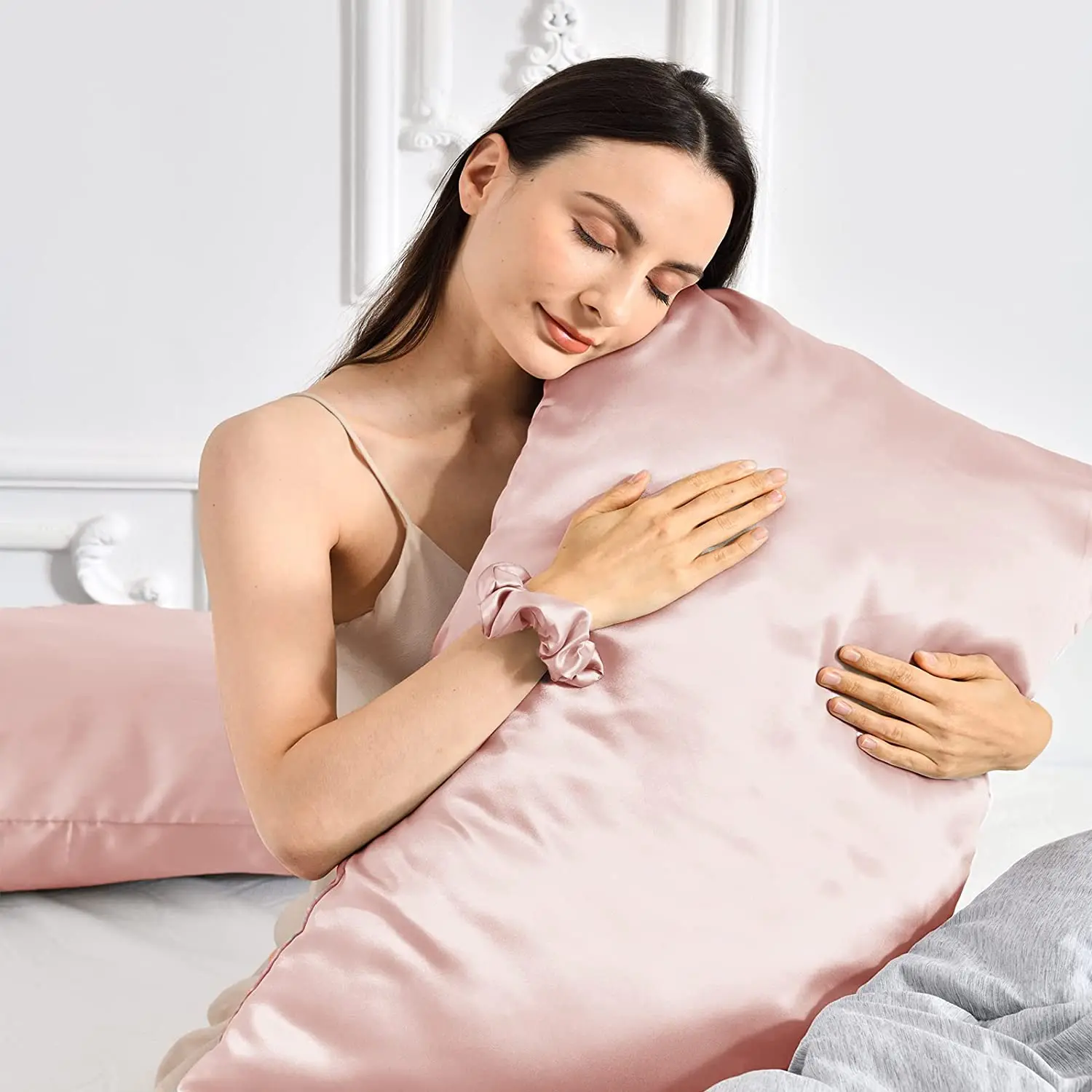 Satin Pillowcase for Hair and Skin et of 2 Silky Cooling Pillow Covers Cases with Scrunchie and Bonnet, Envelope Closure Design