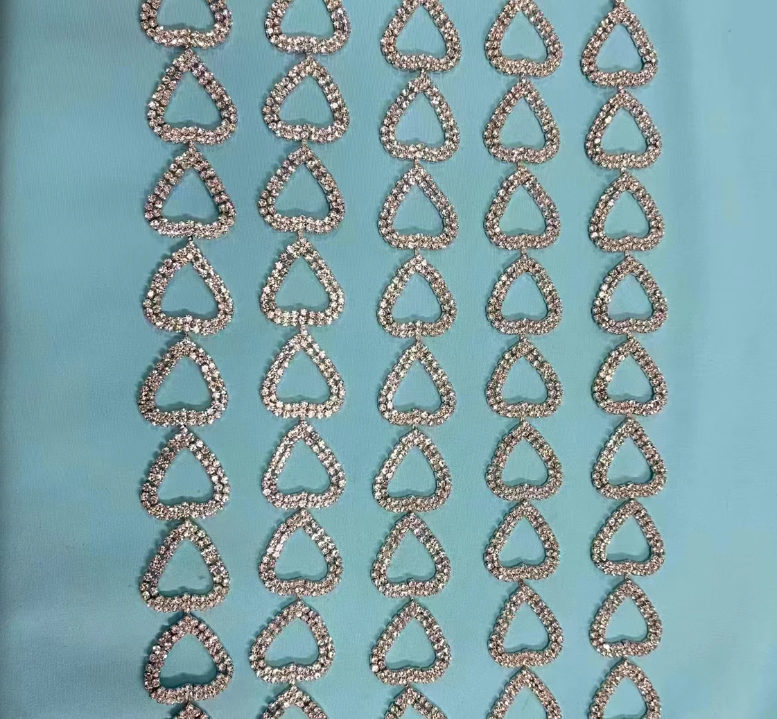 Цепочка с искусственными камнями