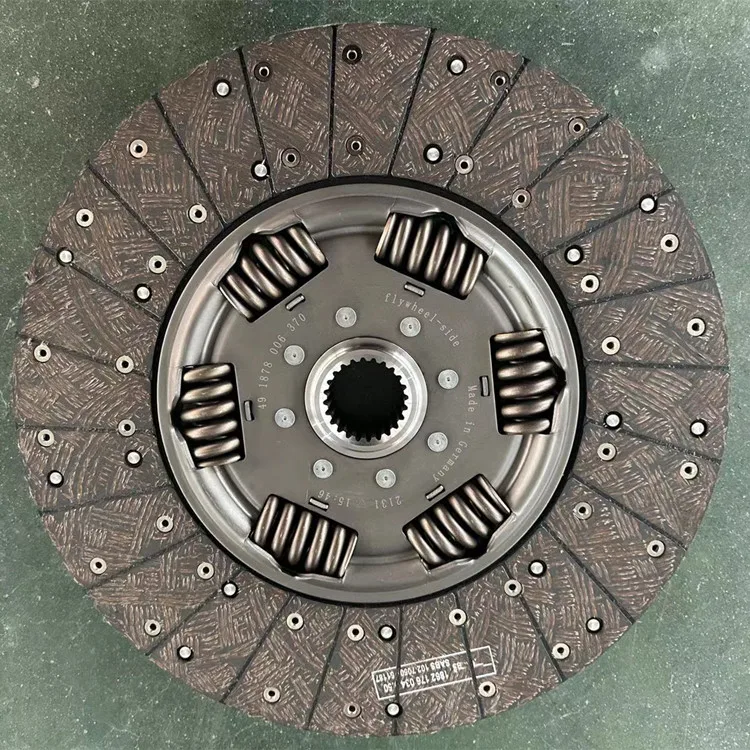430mm OEM number 1878006370 manufacture produces high quality wholesale truck clutch disc for truck accessories.
