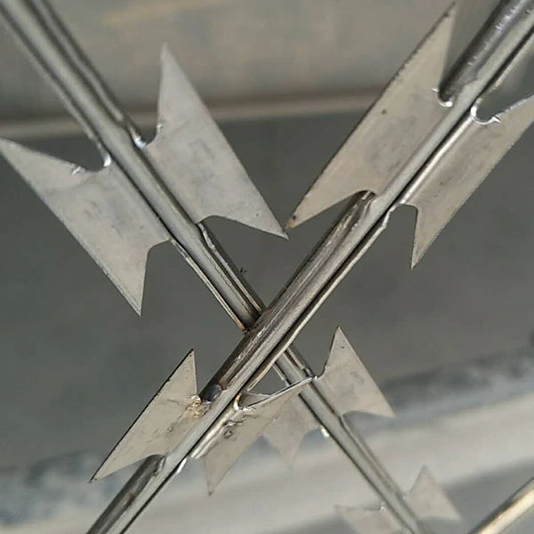 Factory good price galvanized barb wire fence concertina razor barbed wire mesh fence