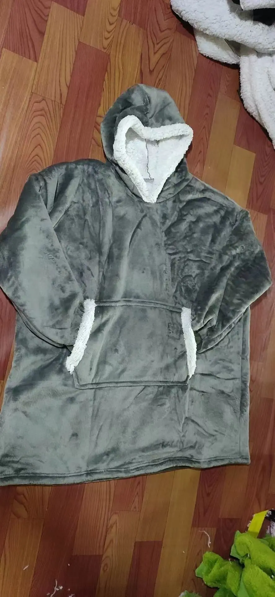 Modern Multiple Colors Hoodie Sweatshirt Blanket Thickened Pajama Blanket Keep Warm Coral Fleece Wearable Blanket