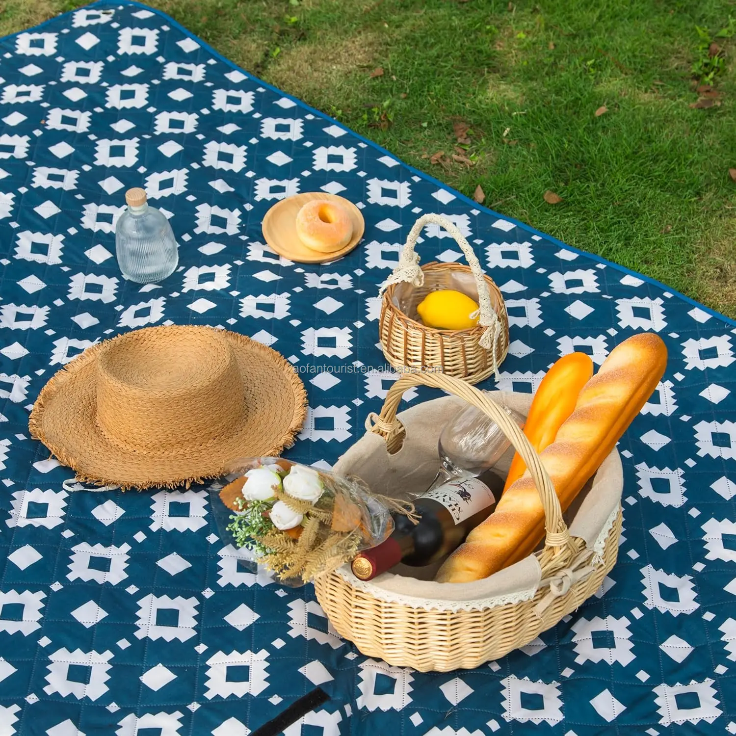 Factory Custom Extra Large Plaid Soft Portable Waterproof Outdoor Mountain Beach Mat Travel Picnic Blanket