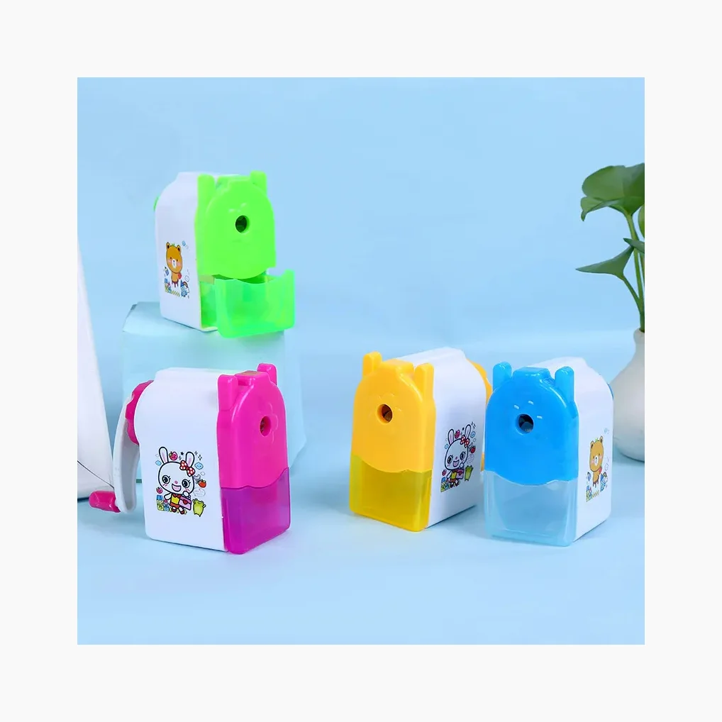 Оптовая цена дешевый Бесплатный образец 9*8*4 см точилка для карандашей в офисном и школьном стиле Пластиковая с рукояткой